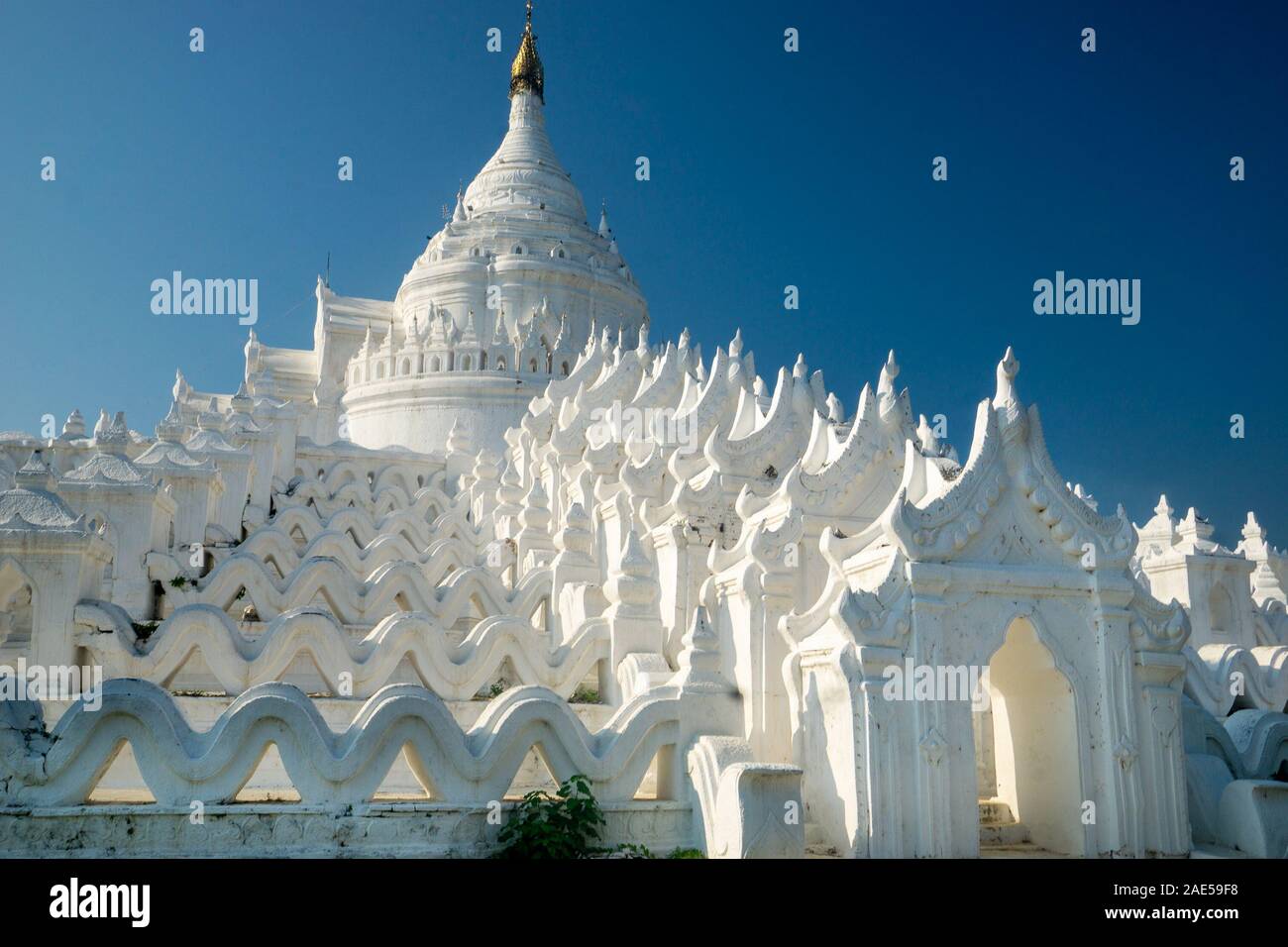 La Pagode Hsinbyume, blanchis, un temple bouddhiste circulaire dans le canton de Mingun, près de Mandalay au Myanmar (ancienne Birmanie) Banque D'Images