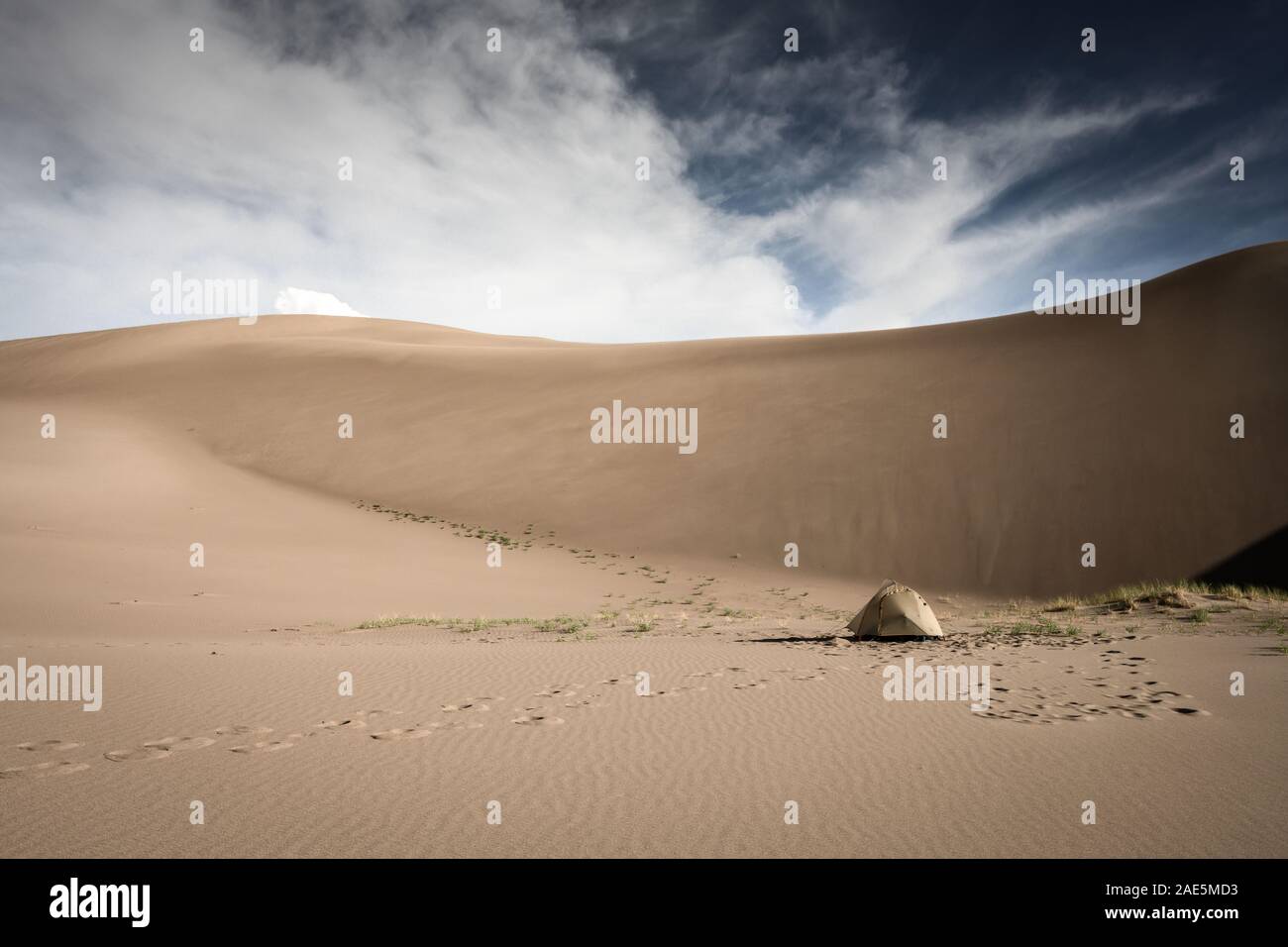 Dune de sable se situe en dessous de la tente à paroi wilderness area Banque D'Images