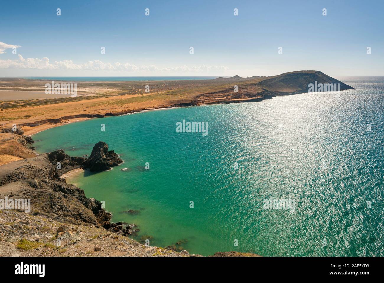 Vue depuis le sommet de la colline du pilier de sucre (Cerro El Pilón de Azúcar) dans la péninsule Guajira du nord de la Colombie. Banque D'Images