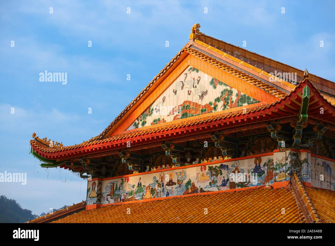 Sur le toit du bâtiment décoré de buddish encombrement au Temple de Kek Lok Si, Penang en Malaisie. Banque D'Images