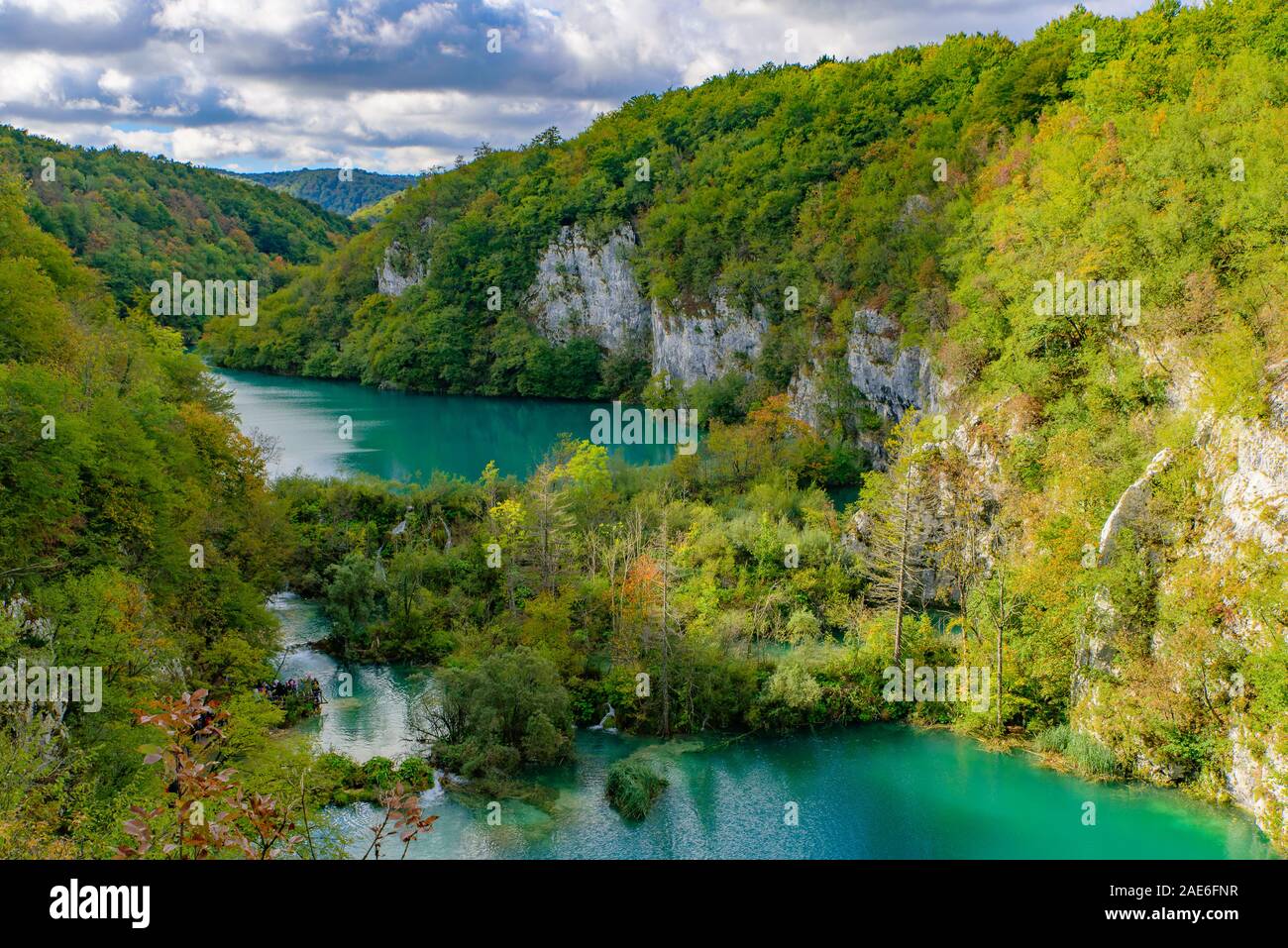Les lacs inférieurs de canyon du Parc National de Plitvice (lacs de Plitvice), un parc national en Croatie Banque D'Images