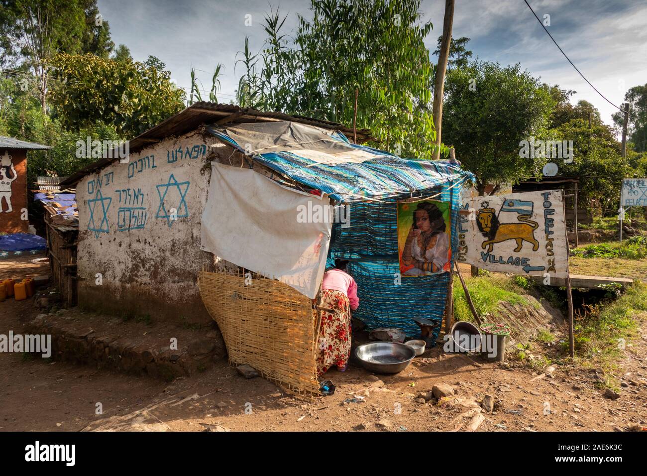 L'Éthiopie, région d'Amhara, Gondar, Wolleka Falasha Village juif, sur la boutique d'écorcer Banque D'Images