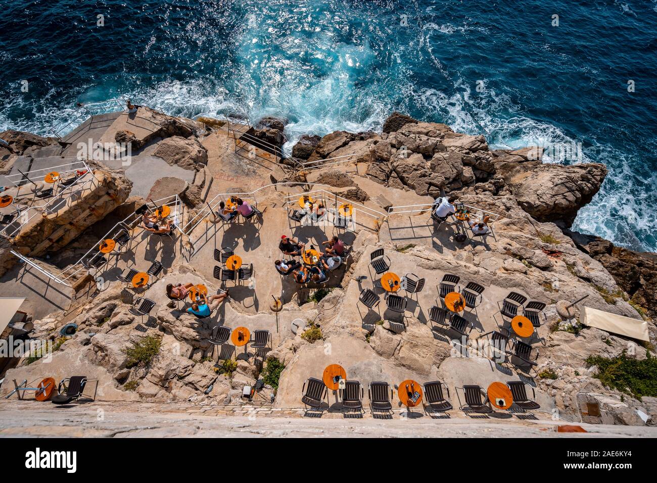 Dubrovnik, Croatie - Restaurant sur le bord de la falaise Banque D'Images