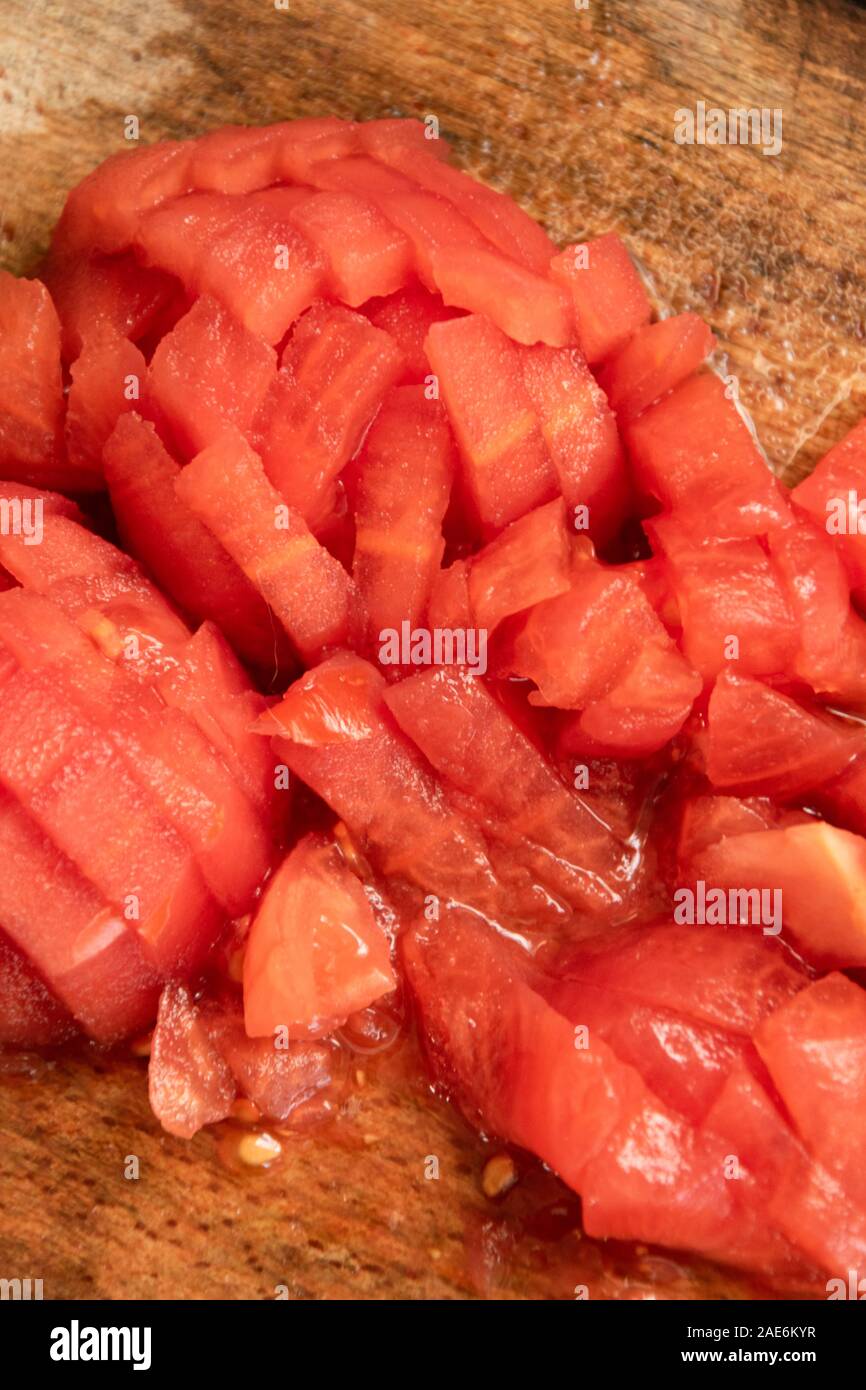 Vue rapprochée de tomates crues hachées, frais sain ingrédient Banque D'Images