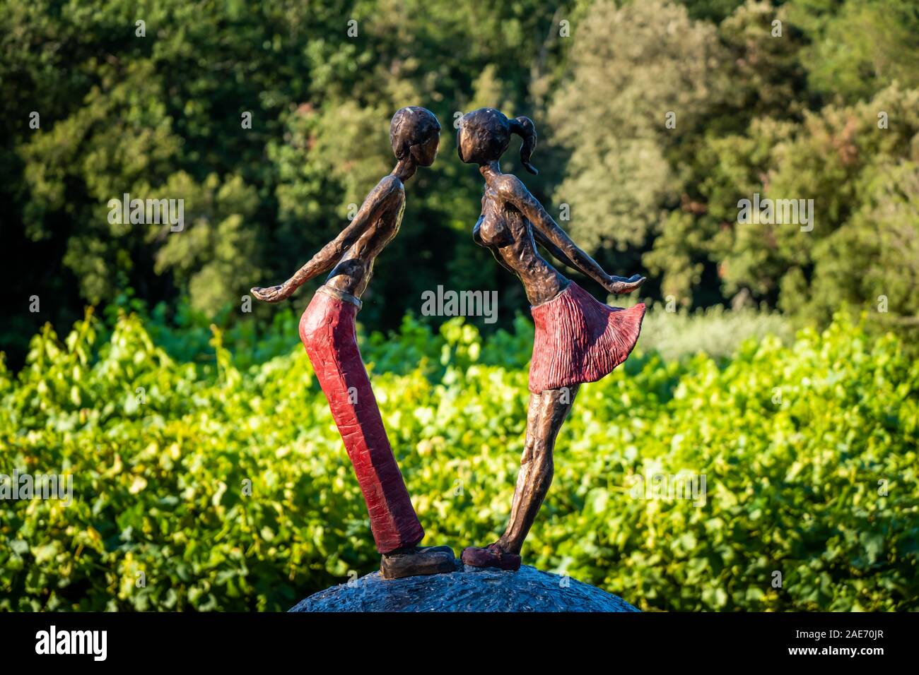 FLORENCE, ITALIE - 29 juin 2018 : "Le premier baiser" sculpture en bronze et de plomb du fusion 2018, par l'artiste Sarah Del Giudice, Florence Banque D'Images