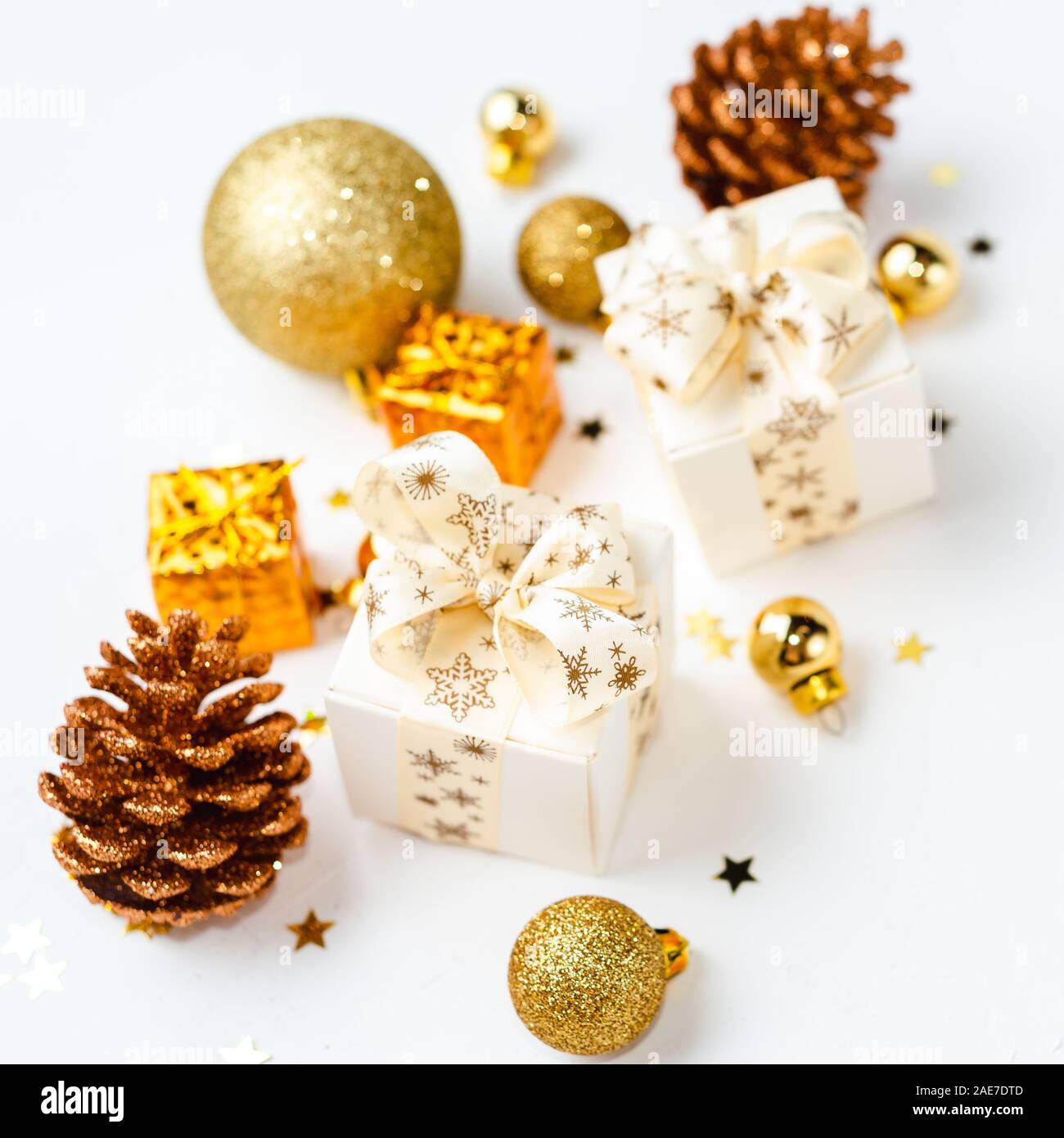 Pack complet d'argent et d'opaque or boules de Noël Banque D'Images