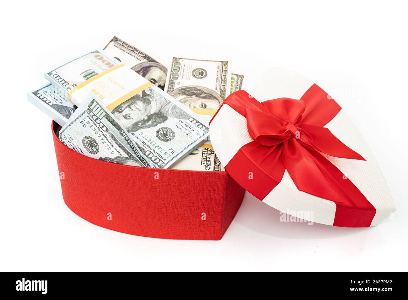 Dollars dans une boîte-cadeau sur un fond blanc. Le jour de la  Saint-Valentin. Anniversaire. L'économie d'argent Photo Stock - Alamy