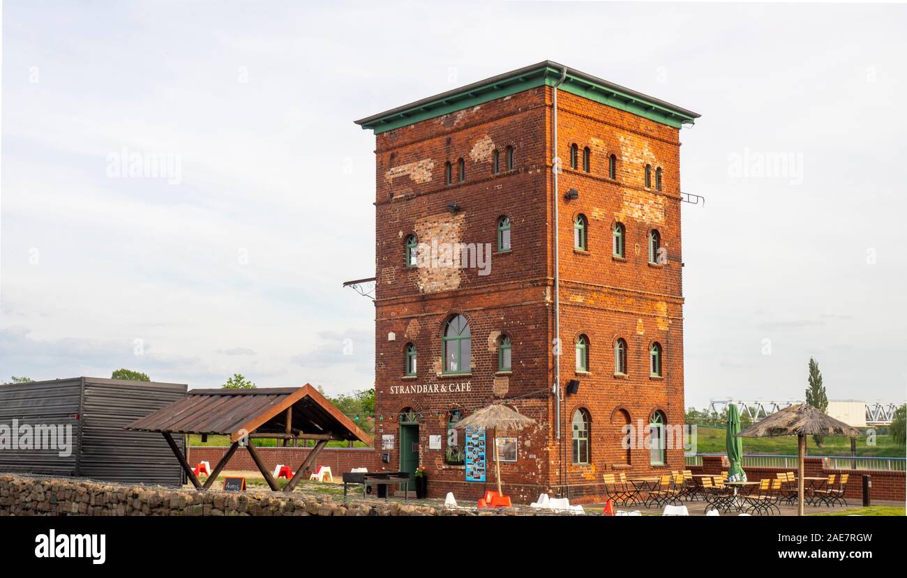 Conservation du patrimoine réutilisation adaptative de l'ancienne usine redéveloppée en tant que restaurant de brasserie d'hôtel et salle de concert à Wittenberge Brandenburg Allemagne. Banque D'Images