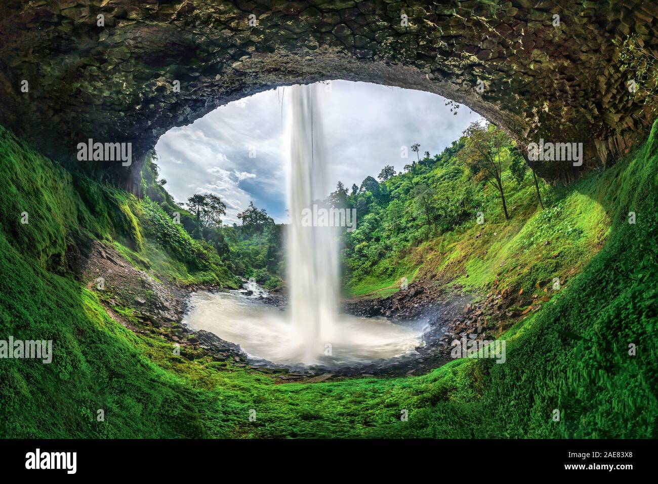 Image libre de droit vue aérienne de Lieng Nung ou Dieu Thanh cascade, Dak Nong, Vietnam, est des cascades de haut niveau au Vietnam. Vue aérienne Banque D'Images