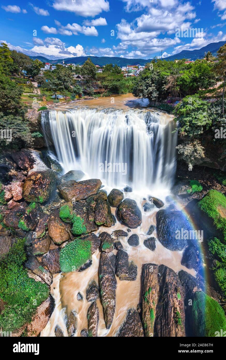 Image libre de droits vue aérienne de haute qualité sur La cascade De Voi ou la cascade d'éléphant, Dalat, province de Lam Dong, est des chutes d'eau supérieures au Vietnam Banque D'Images