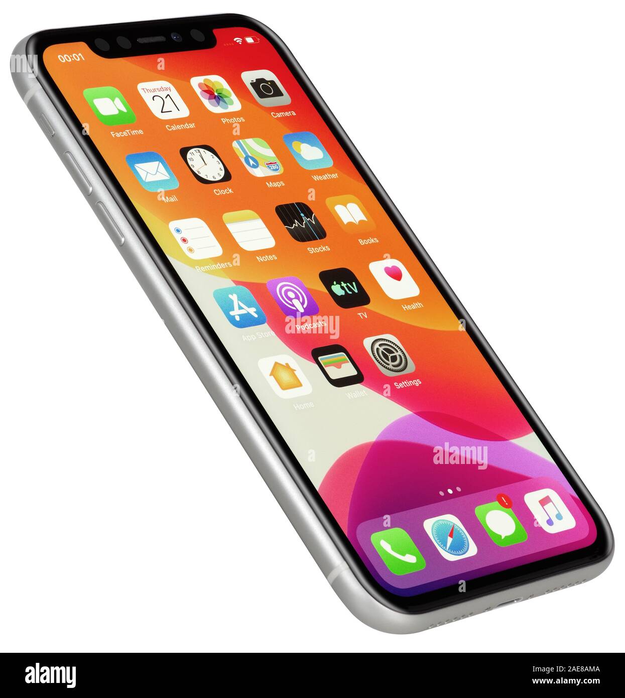 Koszalin, Pologne - 10 décembre 2019 : Argent iPhone 11 6,1 pouces sur un fond blanc. L'iPhone XR est smart phone avec écran tactile multi produit b Banque D'Images