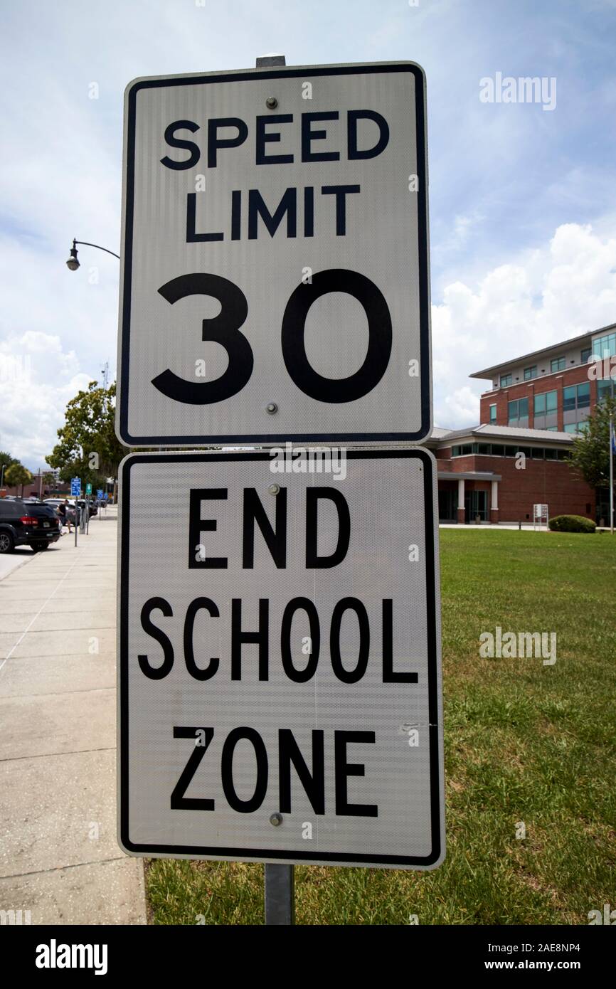 30 Fin de la limite de vitesse des zones scolaires street sign roadsign kissimmee florida usa Banque D'Images