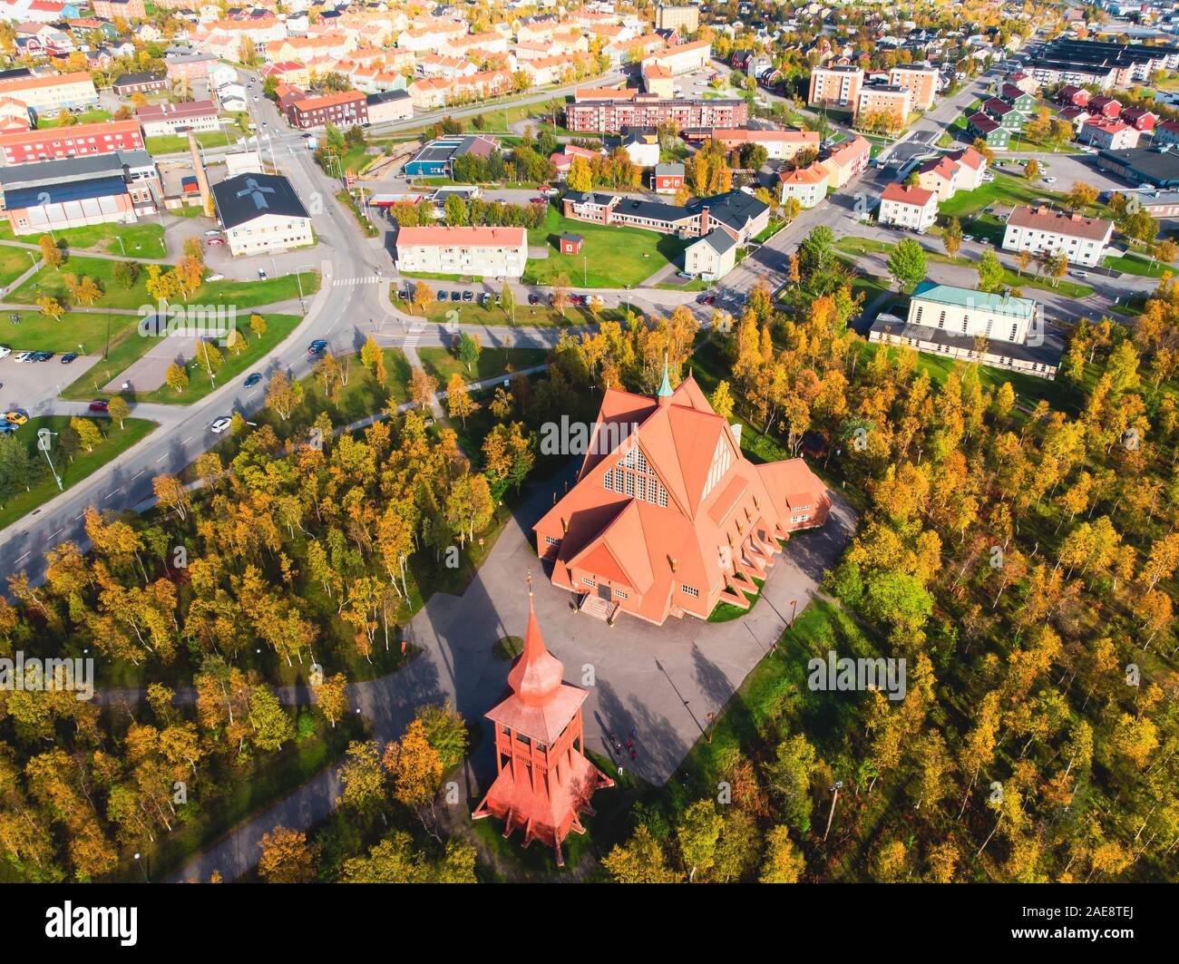 Vue aérienne été ensoleillé de Kiruna, la ville le plus au nord de la Suède, province de Laponie, comté de Norrbotten, photo shot de drone Banque D'Images