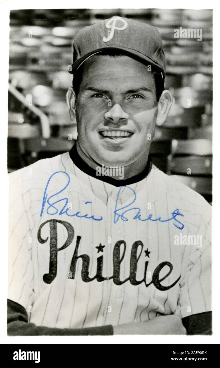 Autographiée Vintage souvenir en noir et blanc de Philadelphia Phillies pitcher star Robin Roberts circa 1950. Banque D'Images