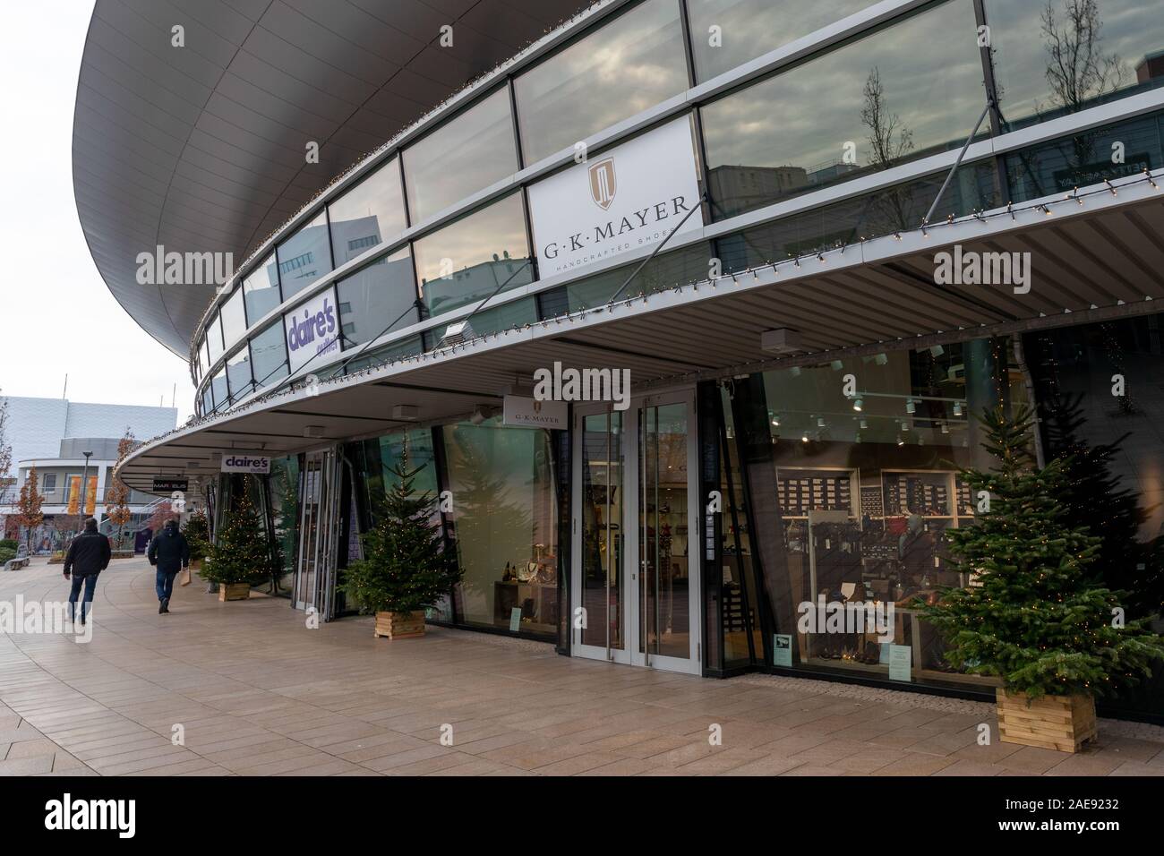 Wolfsburg, Allemagne - le 5 décembre 2019 : Designer Outlets est un outlet village en ville de Wolfsburg. Boutiques de se préparer pour les ventes saisonnières. Aussi G.K.Mayer Banque D'Images