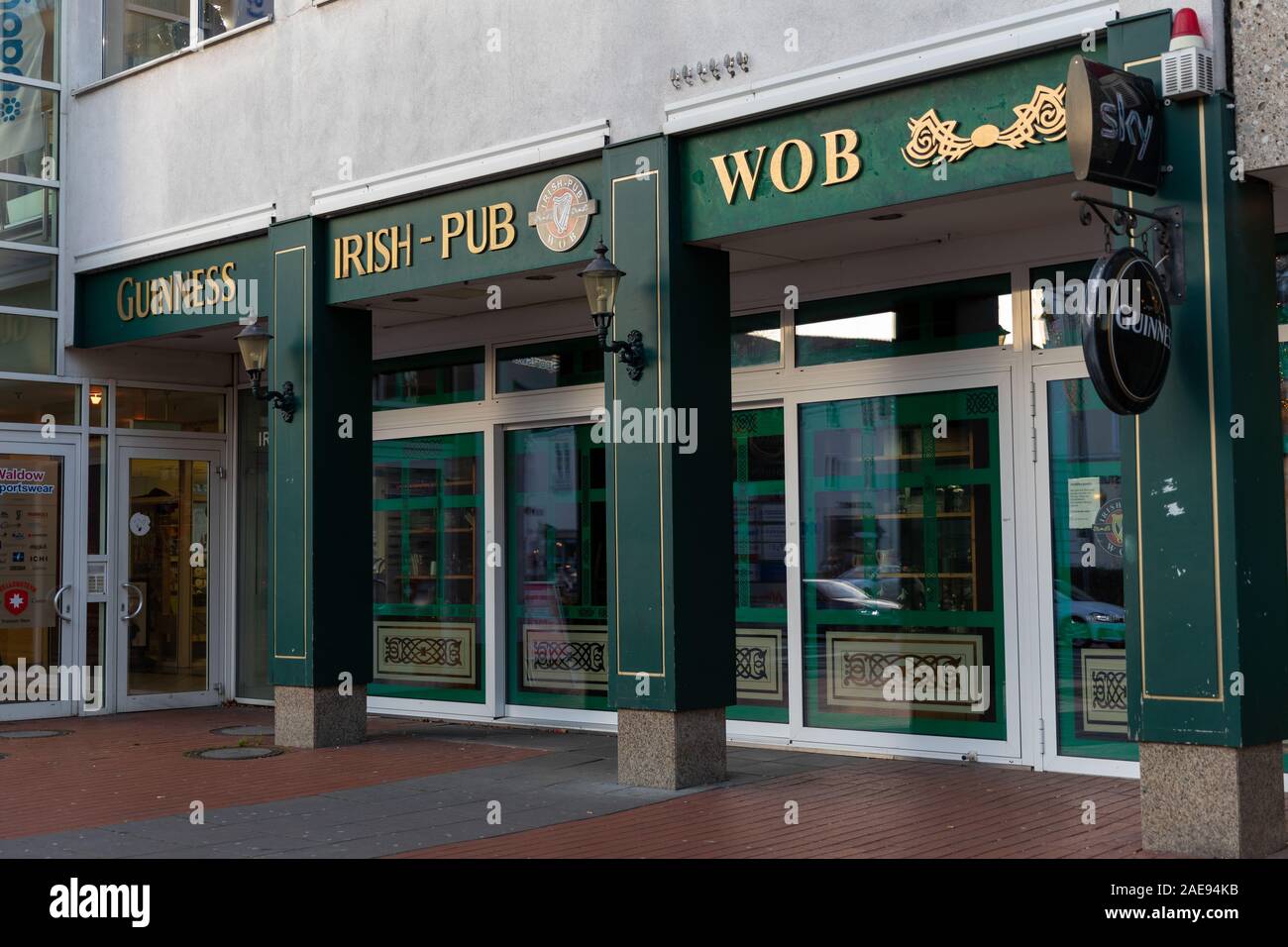 Wolfsburg, Allemagne - le 5 décembre 2019 : Irish Pub WOB dans la ville de Wolfsburg. Il est situé à côté de la principale rue piétonne. Il attire des fans de brasserie irlandaise. Banque D'Images