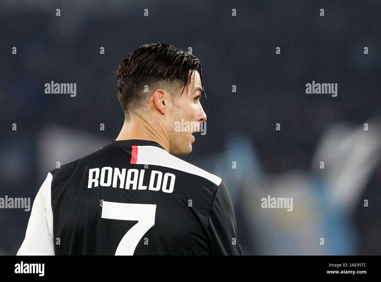 Rome, Italie, 7 décembre 2019. La Juventus' Cristiano Ronaldo regarde au cours de la Serie un match de football entre le Latium et la Juventus au Stade Olympique. Credit Riccardo De Luca - METTRE À JOUR LES IMAGES / Alamy Live News Banque D'Images