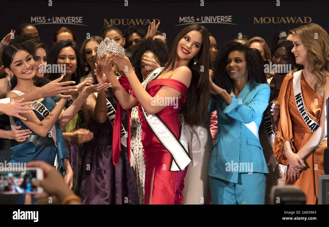 Atlanta, Georgia, USA. 5 déc, 2019. Miss Univers actuel, Catriona, gris à partir de Philippines, organise une nouvelle couronne créé par Pascal Mouawad, à partir de la Suisse. La nouvelle couronne aura fait ses débuts officiels sur le défilé de Miss Univers Dimanche 8 décembre. Crédit : Robin Rayne/ZUMA/Alamy Fil Live News Banque D'Images