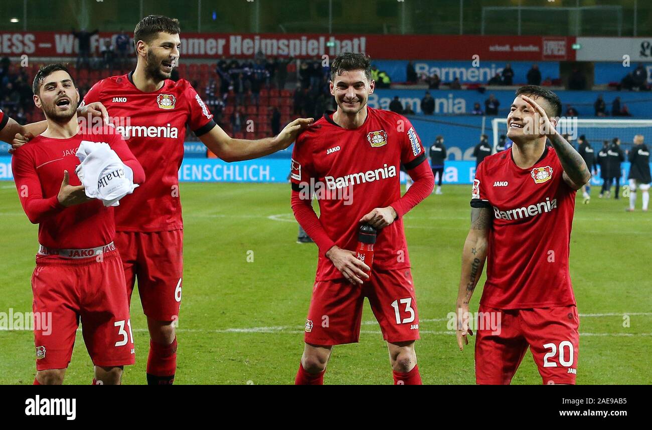Leverkusen, Allemagne. 07Th Dec 2019. firo : 07.12.2019 Football, Football : 1. La saison 2019/2020 de la Bundesliga, le Bayer Leverkusen - S04 FC Schalke 04 jubilation finale, jubilation, applaudissements, attrayante, Bayer Bayer Alario, Lucas, Charles Aránguiz Aranguiz, Bayer Aleksandar Casa Fiorita, Casa Fiorita, Bayer Kevin Volland, | Conditions de crédit dans le monde entier : dpa/Alamy Live News Banque D'Images