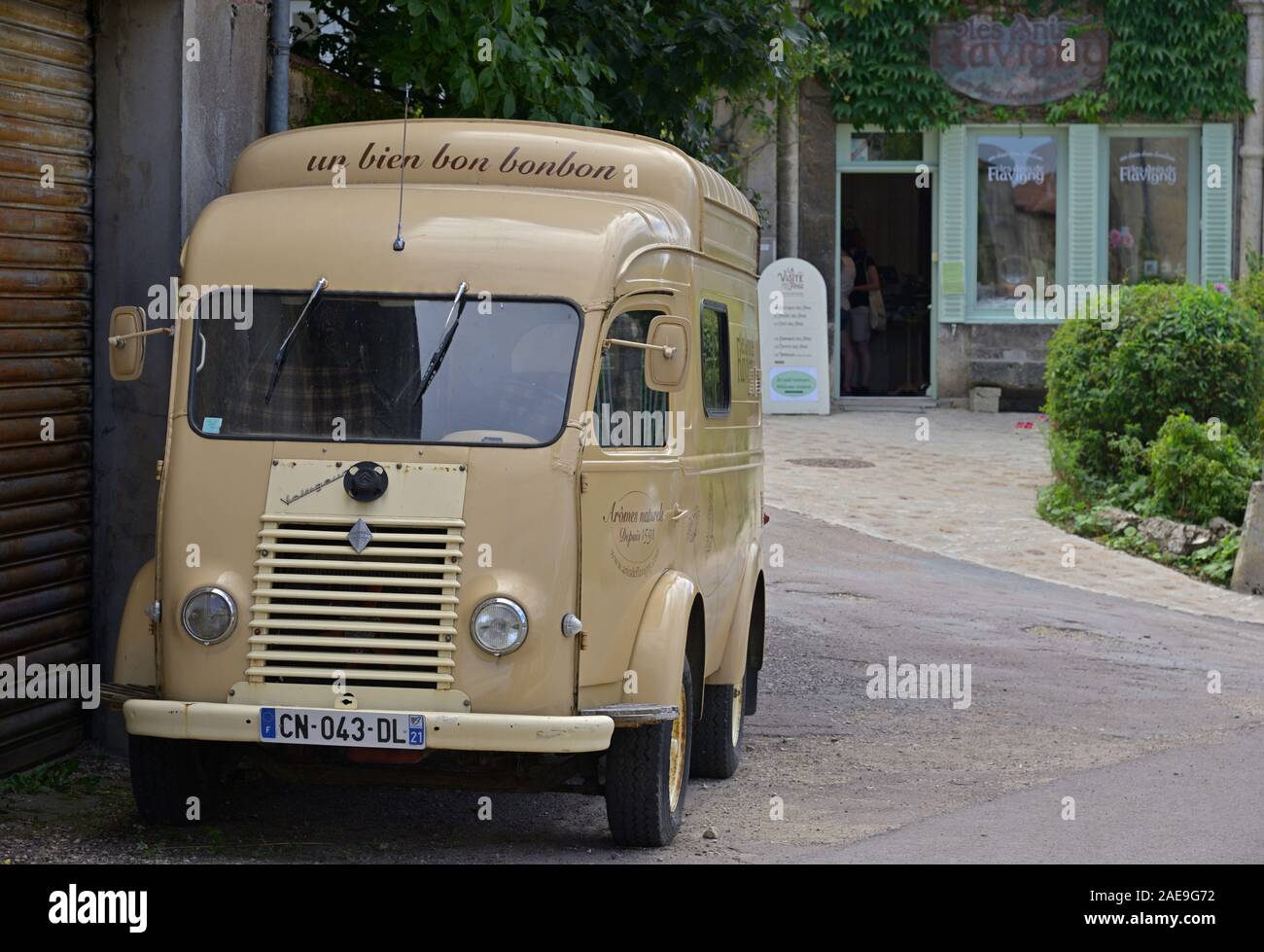 Les Anis de Flavigny original magasin de bonbons, Flavigny sur Ozerain FR Banque D'Images