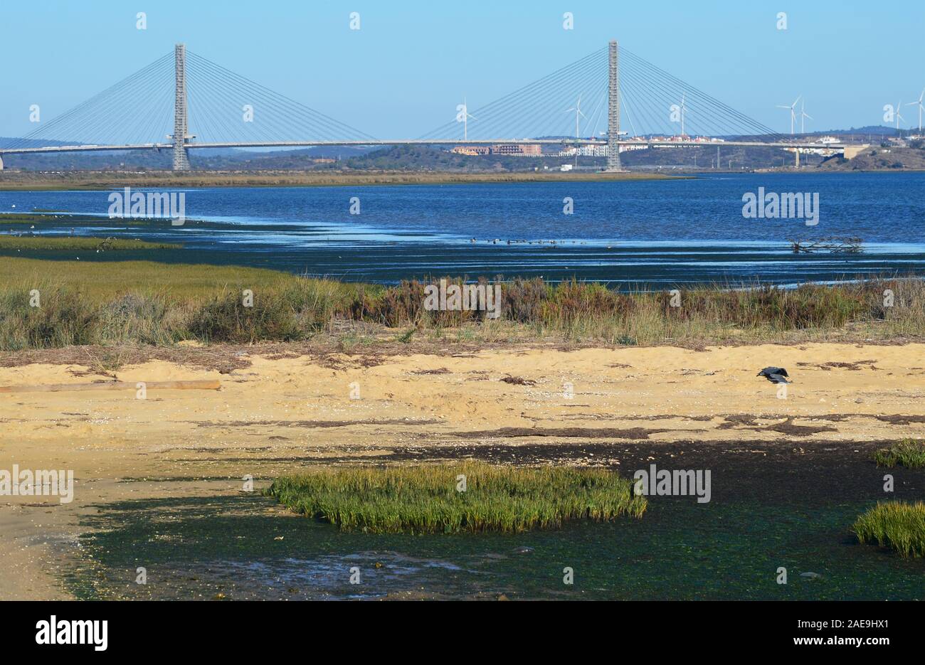 L'estuaire de la rivière Guadiana à la frontière entre le Portugal et l'Espagne Banque D'Images