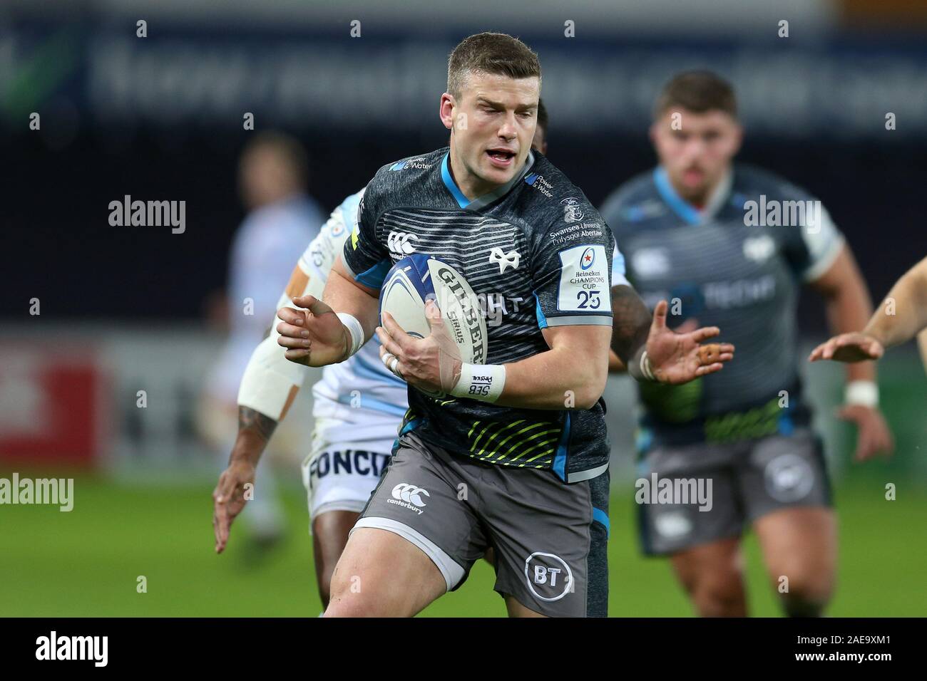 Swansea, Royaume-Uni. 07Th Dec, 2019. Scott Williams, de l'Ospreys en action. Heineken Cup match des champions, piscine 4, balbuzards v Racing 92 rugby au Liberty Stadium de Swansea, Pays de Galles du Sud le samedi 7 décembre 2019. Photos par Andrew Orchard, Crédit : Andrew Orchard la photographie de sport/Alamy Live News Banque D'Images