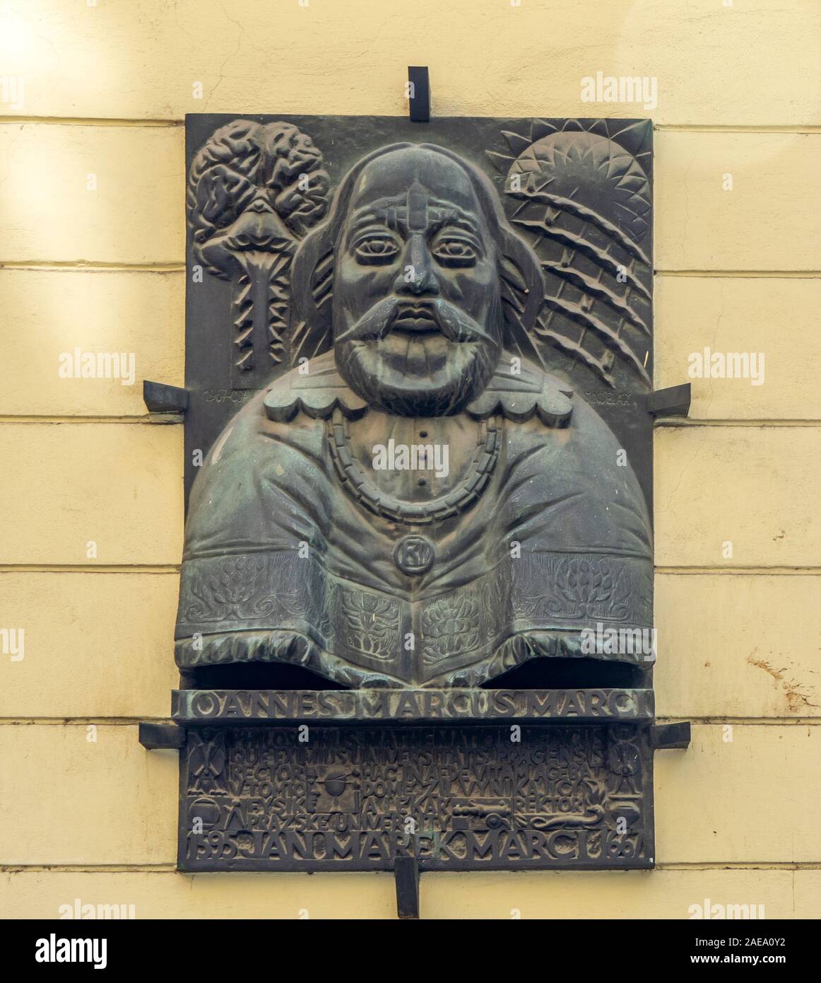 Plaque de bronze buste de Johannes Marcus Marci de Cronland dans Melantrichova Street Old Town Prague République tchèque. Banque D'Images