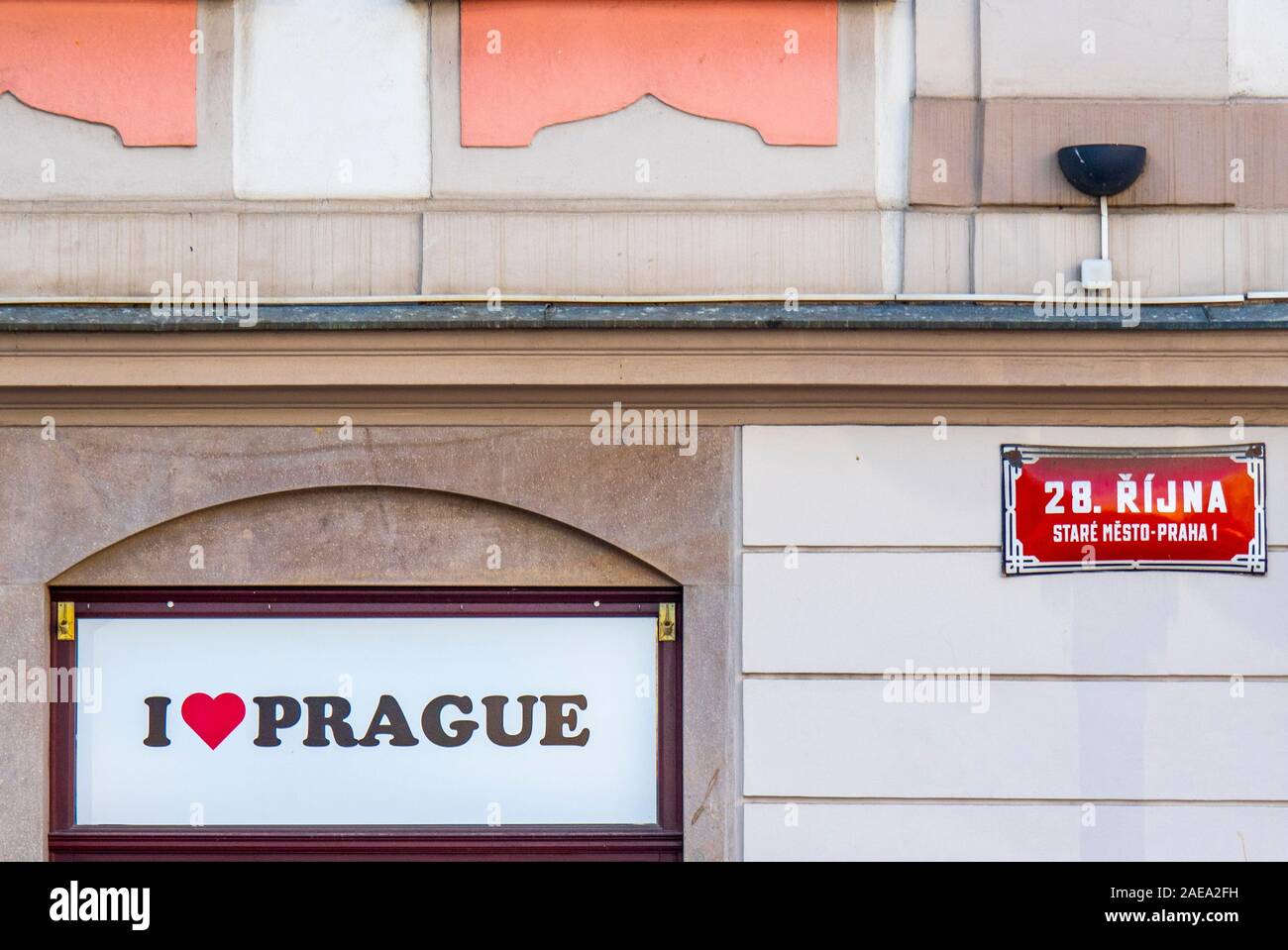 J'aime le panneau de Prague sur un bâtiment sur 28. Října Vieille Ville Prague République tchèque. Banque D'Images