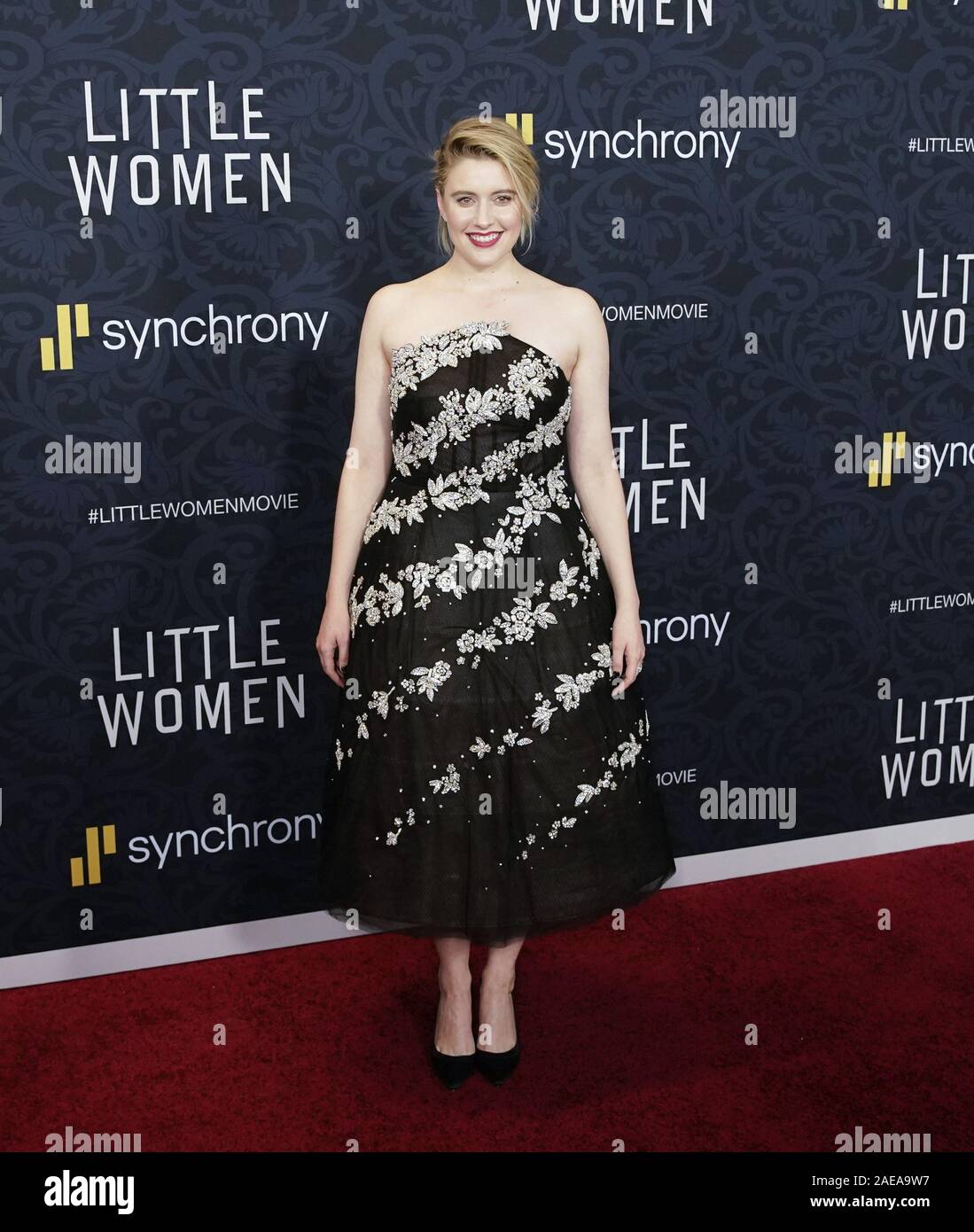New York, USA. Le 08 mai 2019. Greta Gerwig arrive sur le tapis rouge de la 'Petite femme" en première mondiale au Musée d'Art Moderne sur Décembre 07, 2019 à New York. Photo de John Angelillo/UPI UPI : Crédit/Alamy Live News Banque D'Images