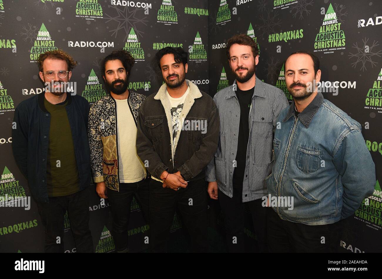 Californie, USA. 07Th Dec, 2019. ANAHEIM, CALIFORNIE - 07 décembre : le géant - Jacob Tilley, Payam Doostzadeh, Sameer Gadhia, Francois Comtois, et Eric Cannata assister presque Absolut KROQ Acoustic 2019 Noël chez Honda Center sur Décembre 07, 2019 à Anaheim, en Californie. Credit : MediaPunch Inc/Alamy Live News Banque D'Images