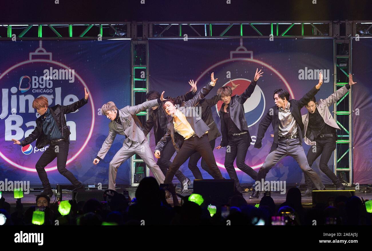 Chicago, USA. 07Th Dec, 2019. CHICAGO, ILLINOIS - 7 décembre : NCT 127 - Taeyong, Taeil, YUTA, Jaehyun Winwin, Mark et Haechan effectuer au cours de la 2019 B96 Jingle bash à l'Allstate Arena le 7 décembre 2019 à Chicago, Illinois. Photo : David S Davis/imageSPACE/MediaPunch MediaPunch Crédit : Inc/Alamy Live News Banque D'Images