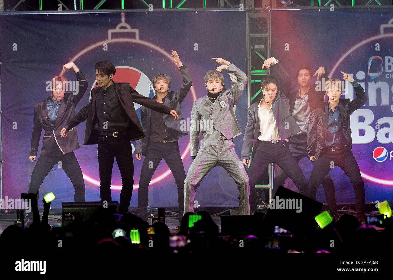 Chicago, USA. 07Th Dec, 2019. CHICAGO, ILLINOIS - 7 décembre : NCT 127 - Taeyong, Taeil, YUTA, Jaehyun Winwin, Mark et Haechan effectuer au cours de la 2019 B96 Jingle bash à l'Allstate Arena le 7 décembre 2019 à Chicago, Illinois. Photo : David S Davis/imageSPACE/MediaPunch MediaPunch Crédit : Inc/Alamy Live News Banque D'Images