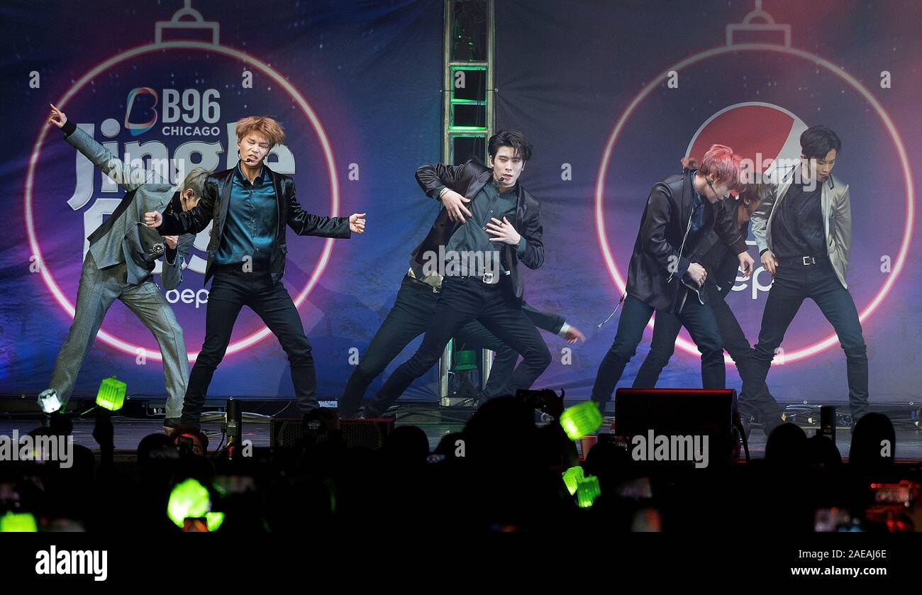 Chicago, USA. 07Th Dec, 2019. CHICAGO, ILLINOIS - 7 décembre : NCT 127 - Taeyong, Taeil, YUTA, Jaehyun Winwin, Mark et Haechan effectuer au cours de la 2019 B96 Jingle bash à l'Allstate Arena le 7 décembre 2019 à Chicago, Illinois. Photo : David S Davis/imageSPACE/MediaPunch MediaPunch Crédit : Inc/Alamy Live News Banque D'Images