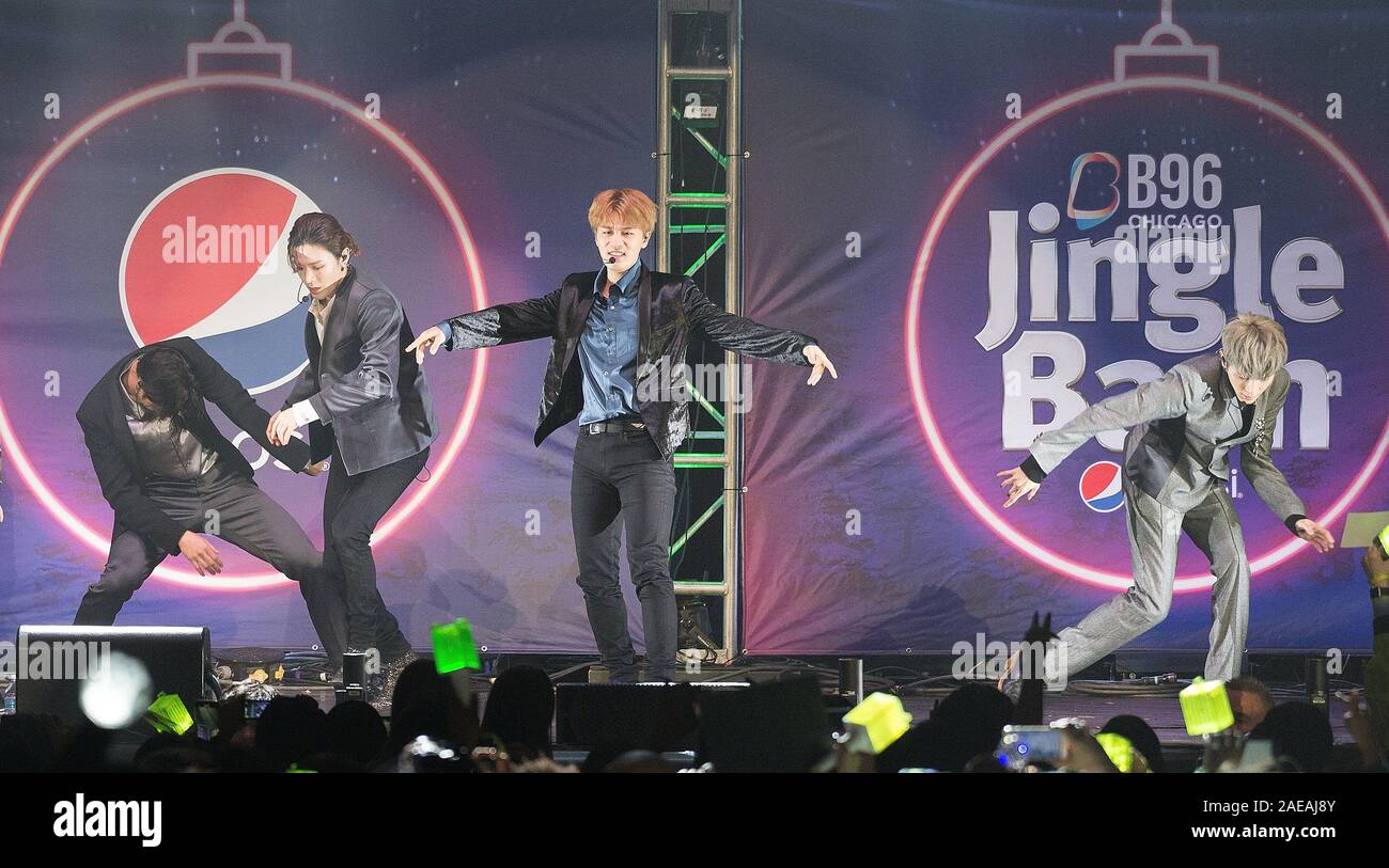 Chicago, USA. 07Th Dec, 2019. CHICAGO, ILLINOIS - 7 décembre : NCT 127 - Taeyong, Taeil, YUTA, Jaehyun Winwin, Mark et Haechan effectuer au cours de la 2019 B96 Jingle bash à l'Allstate Arena le 7 décembre 2019 à Chicago, Illinois. Photo : David S Davis/imageSPACE/MediaPunch MediaPunch Crédit : Inc/Alamy Live News Banque D'Images