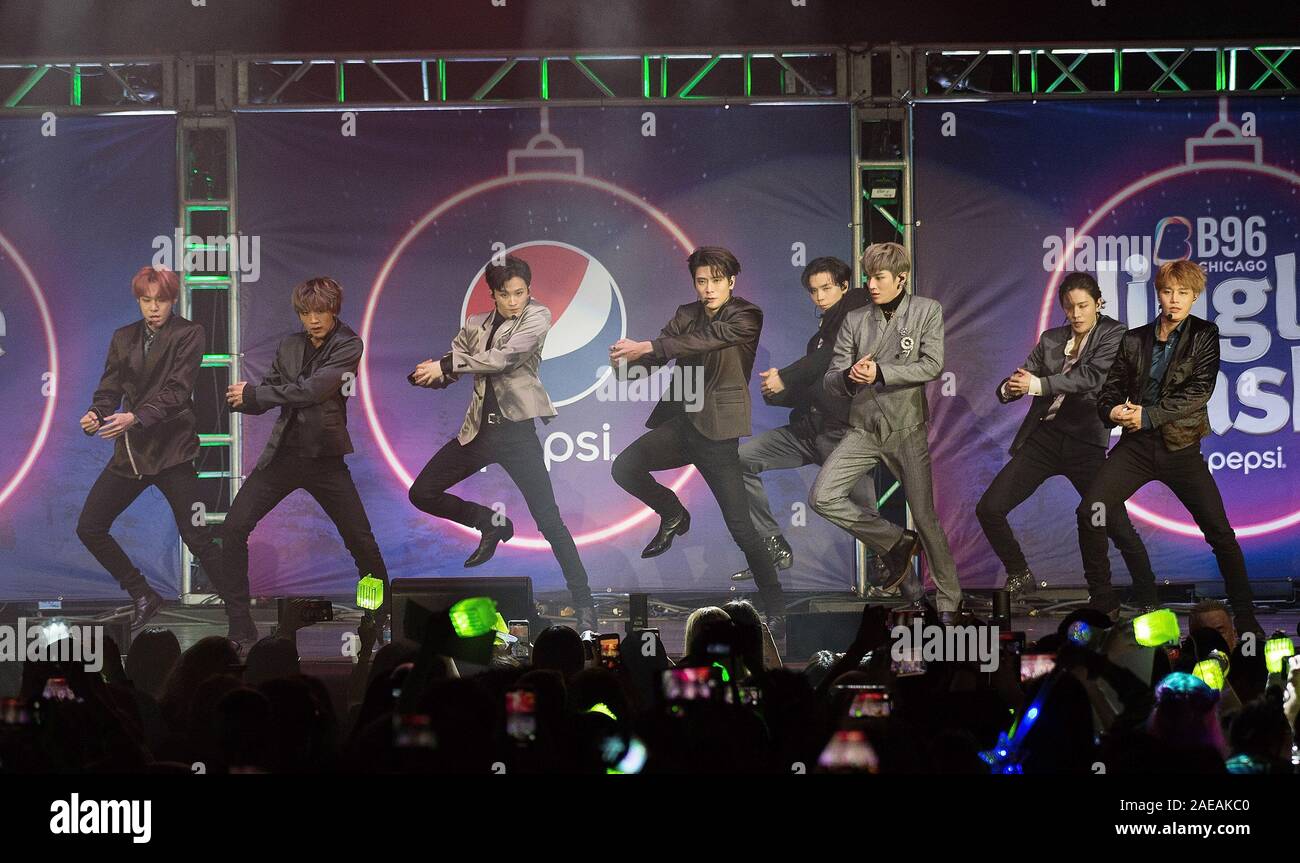 Chicago, USA. 07Th Dec, 2019. CHICAGO, ILLINOIS - 7 décembre : NCT 127 - Taeyong, Taeil, YUTA, Jaehyun Winwin, Mark et Haechan effectuer au cours de la 2019 B96 Jingle bash à l'Allstate Arena le 7 décembre 2019 à Chicago, Illinois. Photo : David S Davis/imageSPACE/MediaPunch MediaPunch Crédit : Inc/Alamy Live News Banque D'Images