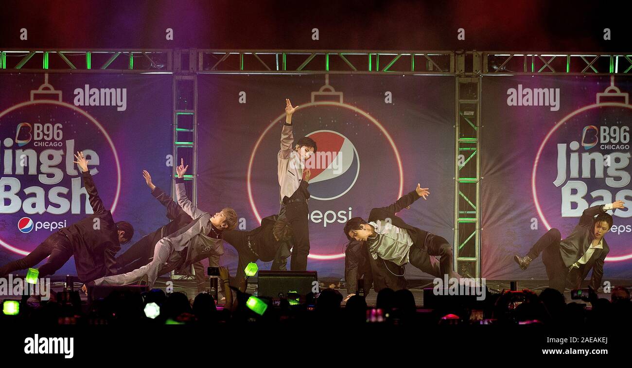 Chicago, USA. 07Th Dec, 2019. CHICAGO, ILLINOIS - 7 décembre : NCT 127 - Taeyong, Taeil, YUTA, Jaehyun Winwin, Mark et Haechan effectuer au cours de la 2019 B96 Jingle bash à l'Allstate Arena le 7 décembre 2019 à Chicago, Illinois. Photo : David S Davis/imageSPACE/MediaPunch MediaPunch Crédit : Inc/Alamy Live News Banque D'Images