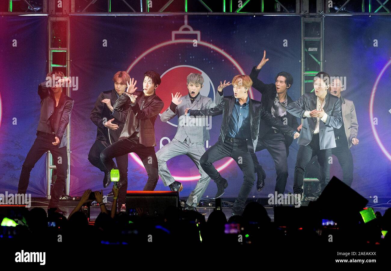 Chicago, USA. 07Th Dec, 2019. CHICAGO, ILLINOIS - 7 décembre : NCT 127 - Taeyong, Taeil, YUTA, Jaehyun Winwin, Mark et Haechan effectuer au cours de la 2019 B96 Jingle bash à l'Allstate Arena le 7 décembre 2019 à Chicago, Illinois. Photo : David S Davis/imageSPACE/MediaPunch MediaPunch Crédit : Inc/Alamy Live News Banque D'Images