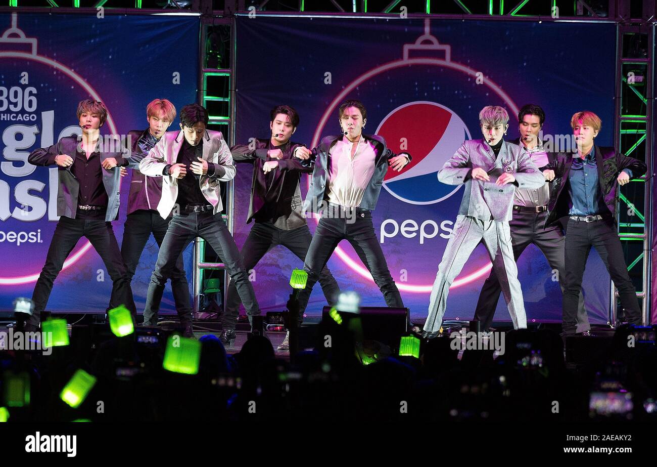 Chicago, USA. 07Th Dec, 2019. CHICAGO, ILLINOIS - 7 décembre : NCT 127 - Taeyong, Taeil, YUTA, Jaehyun Winwin, Mark et Haechan effectuer au cours de la 2019 B96 Jingle bash à l'Allstate Arena le 7 décembre 2019 à Chicago, Illinois. Photo : David S Davis/imageSPACE/MediaPunch MediaPunch Crédit : Inc/Alamy Live News Banque D'Images