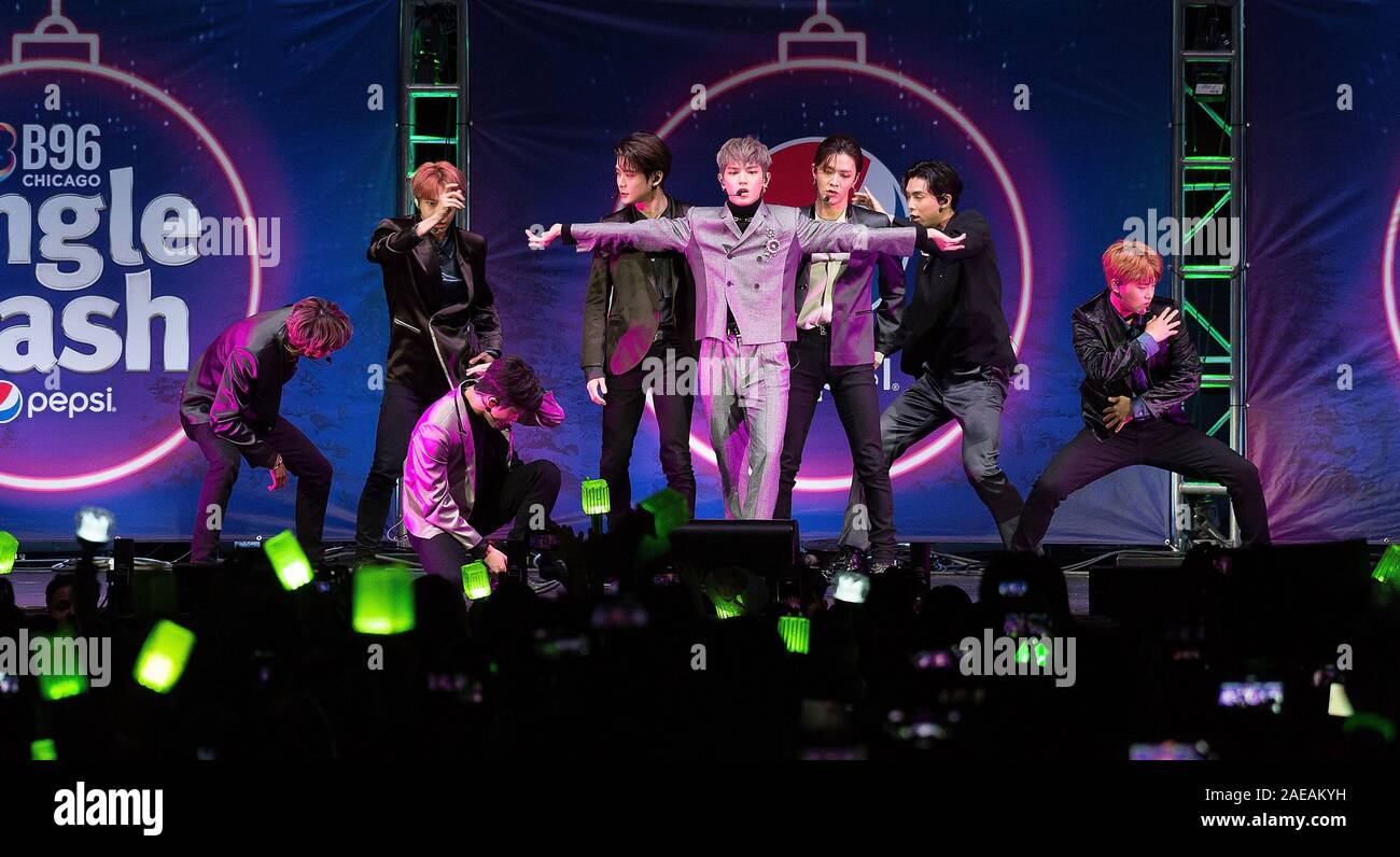 Chicago, USA. 07Th Dec, 2019. CHICAGO, ILLINOIS - 7 décembre : NCT 127 - Taeyong, Taeil, YUTA, Jaehyun Winwin, Mark et Haechan effectuer au cours de la 2019 B96 Jingle bash à l'Allstate Arena le 7 décembre 2019 à Chicago, Illinois. Photo : David S Davis/imageSPACE/MediaPunch MediaPunch Crédit : Inc/Alamy Live News Banque D'Images
