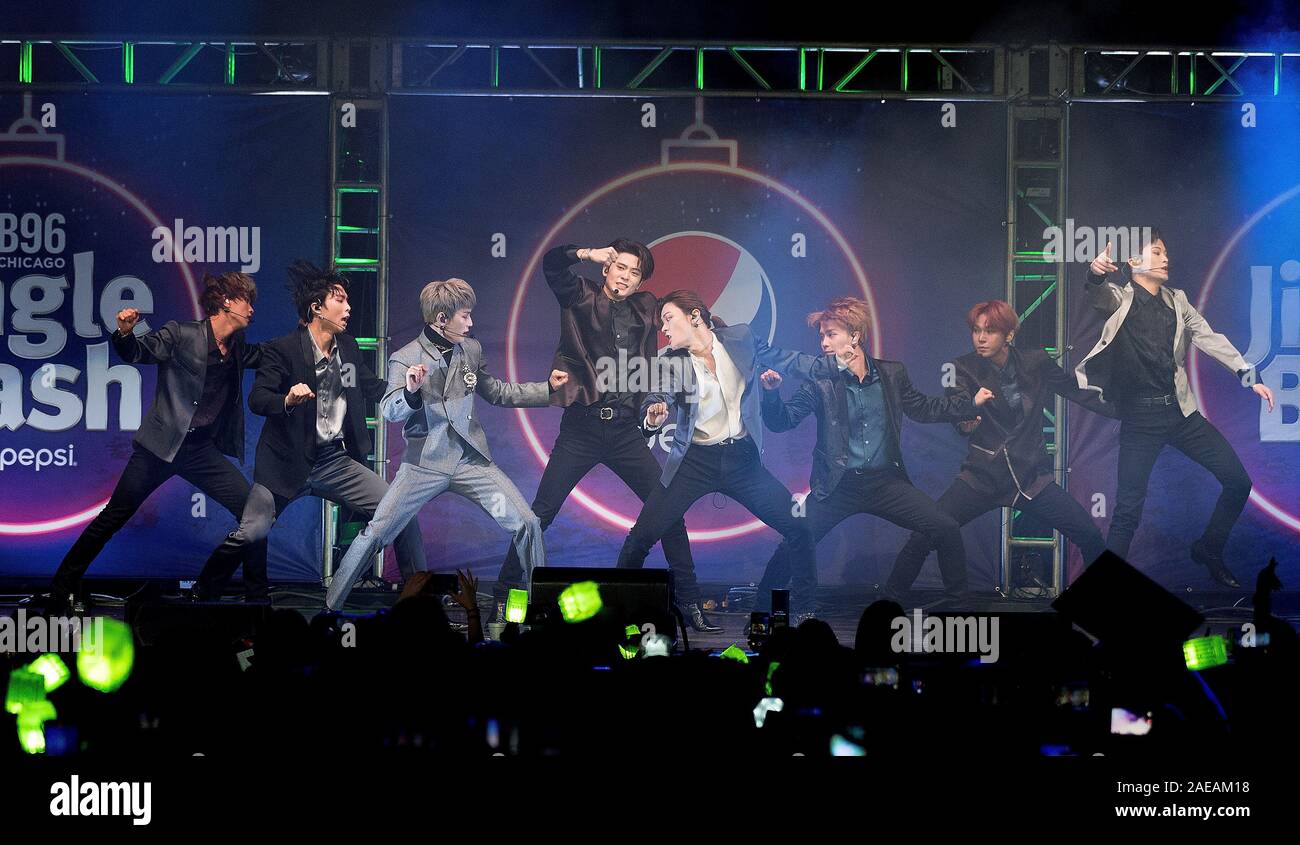 Chicago, USA. 07Th Dec, 2019. CHICAGO, ILLINOIS - 7 décembre : NCT 127 - Taeyong, Taeil, YUTA, Jaehyun Winwin, Mark et Haechan effectuer au cours de la 2019 B96 Jingle bash à l'Allstate Arena le 7 décembre 2019 à Chicago, Illinois. Photo : David S Davis/imageSPACE/MediaPunch MediaPunch Crédit : Inc/Alamy Live News Banque D'Images