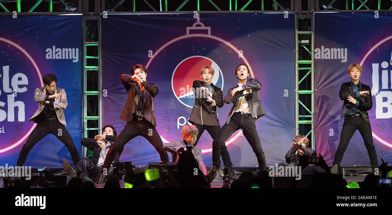 Chicago, USA. 07Th Dec, 2019. CHICAGO, ILLINOIS - 7 décembre : NCT 127 - Taeyong, Taeil, YUTA, Jaehyun Winwin, Mark et Haechan effectuer au cours de la 2019 B96 Jingle bash à l'Allstate Arena le 7 décembre 2019 à Chicago, Illinois. Photo : David S Davis/imageSPACE/MediaPunch MediaPunch Crédit : Inc/Alamy Live News Banque D'Images