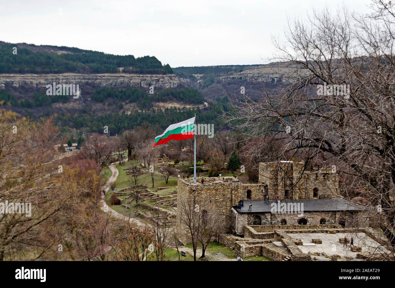 Panorama d'un ruines de tsarevets, Bastion médiéval situé sur une colline avec le même nom dans la région de Veliko Tarnovo, Bulgarie, Europe Banque D'Images