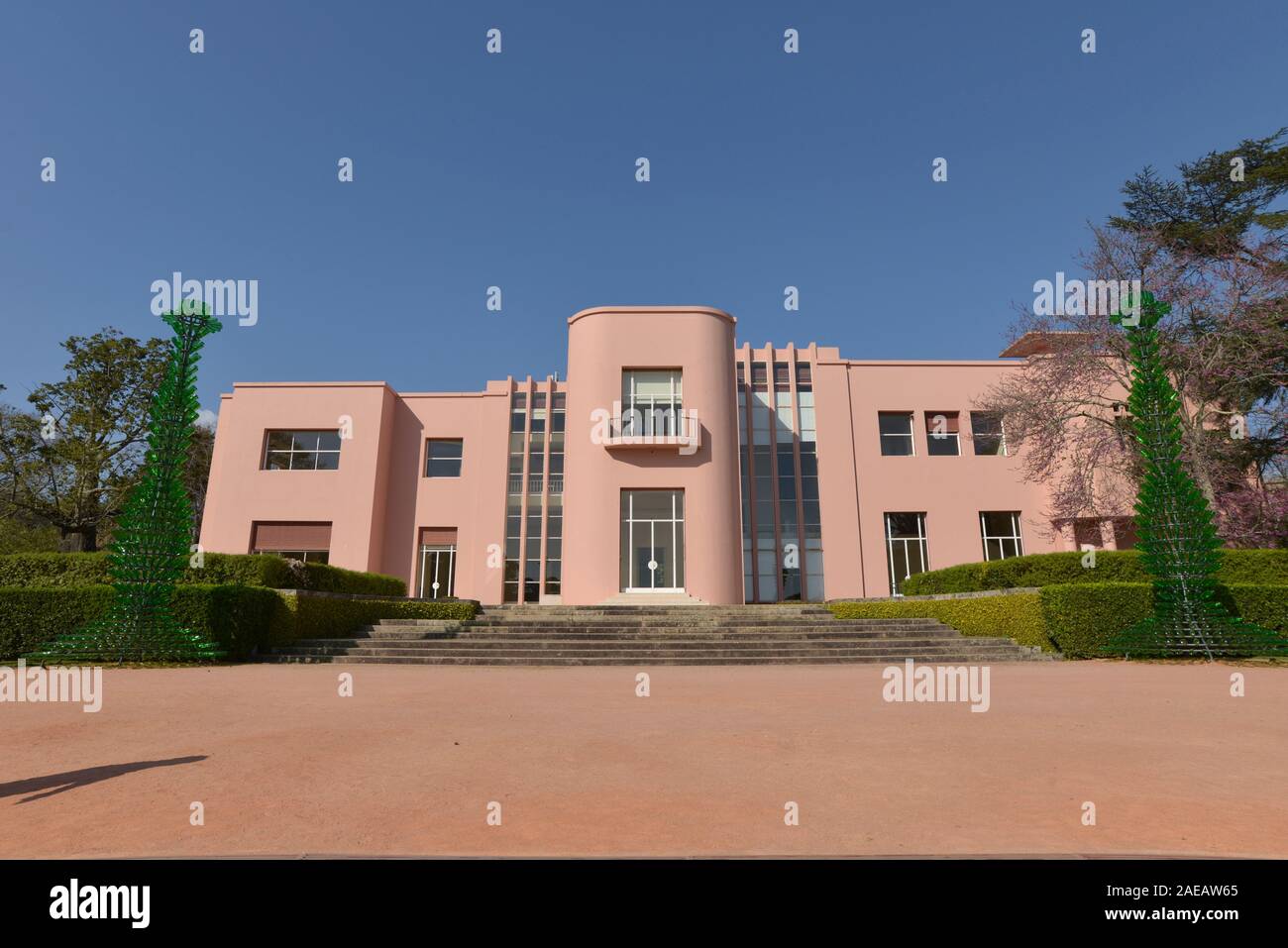 L'ancien bâtiment à l'intérieur de la Fundação de Serralves (Fondation Serralves à Porto, Portugal). Ce bâtiment abrite la collection Miro. Banque D'Images