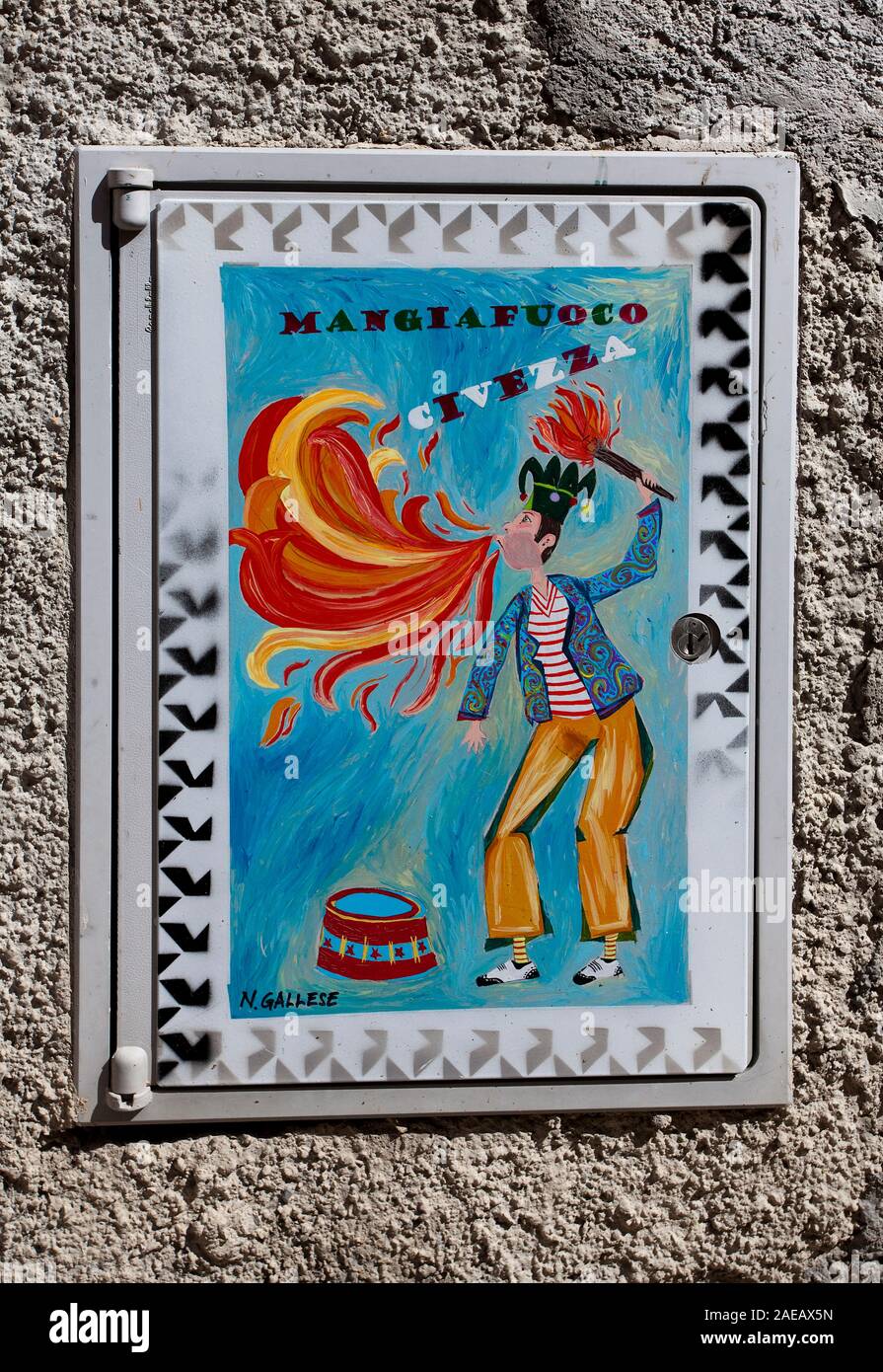 Cracheuse de feu, de tuiles photo dans le village d'art, Civezza, province Imperia, Riviera di Ponente, Ligurie, Italie Banque D'Images