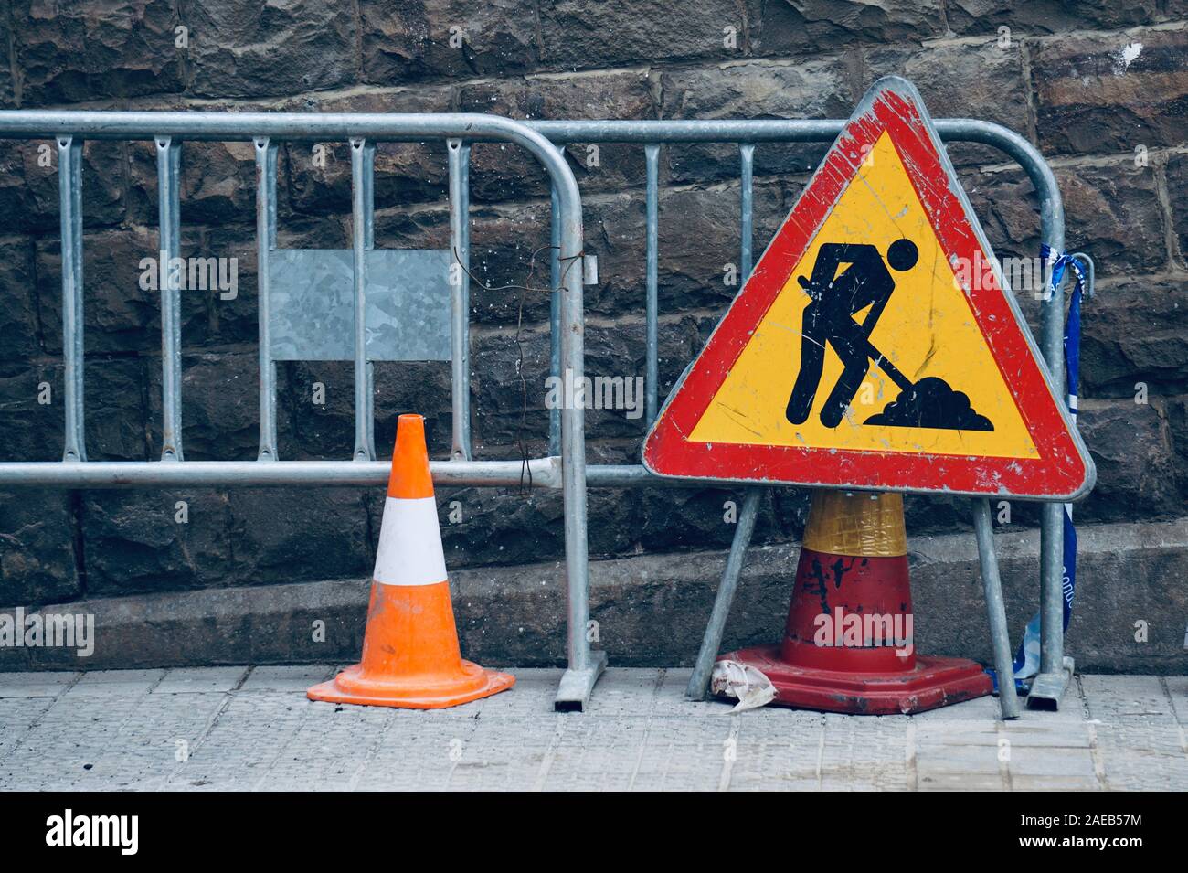 Feux de circulation des travailleurs sur la route sur la rue dans la ville de Bilbao Espagne Banque D'Images