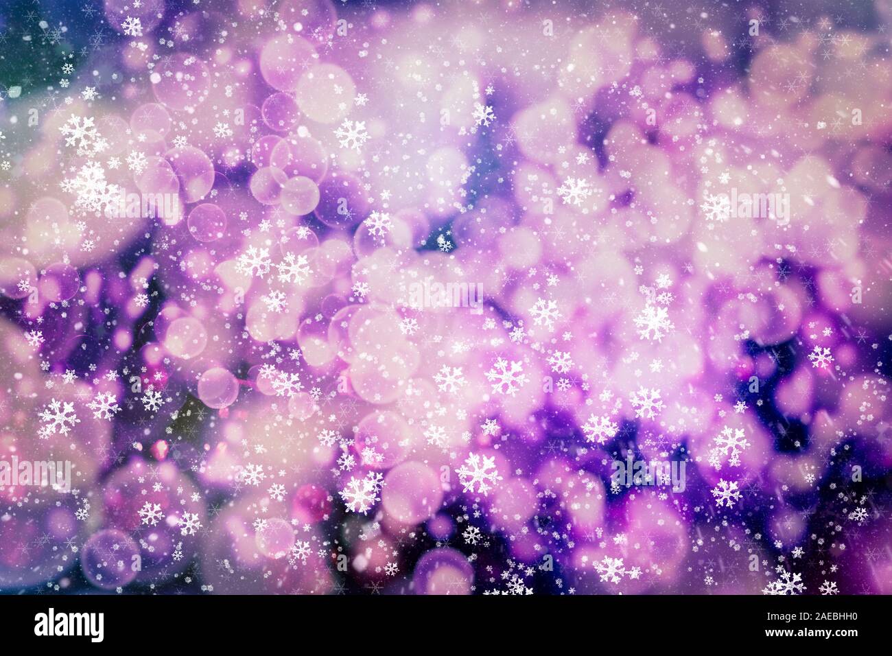 Peu de neige noël arrière-plan. Vol subtil flocons de neige et les étoiles sur fond de Banque D'Images