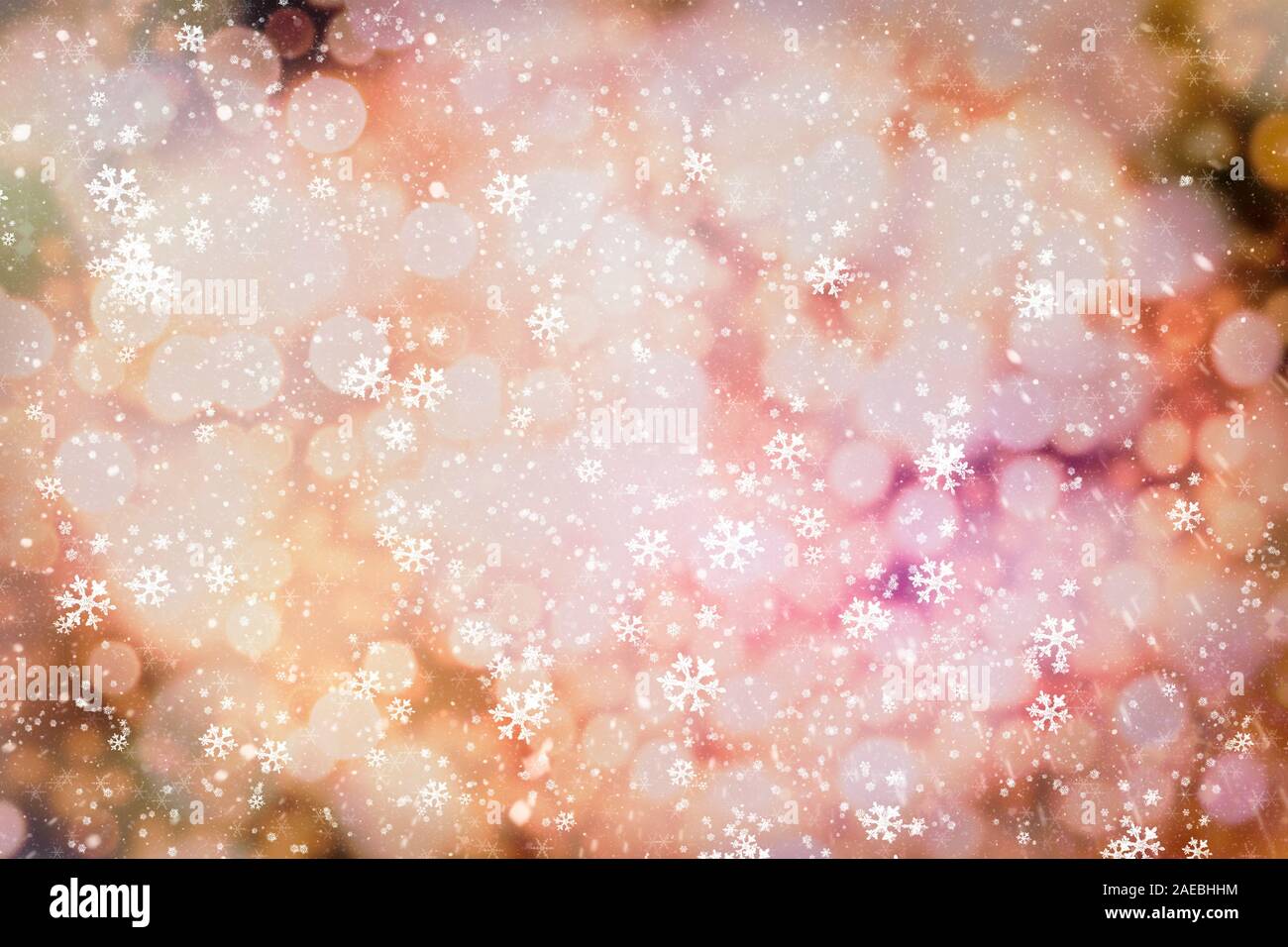 Peu de neige noël arrière-plan. Vol subtil flocons de neige et les étoiles sur fond de Banque D'Images