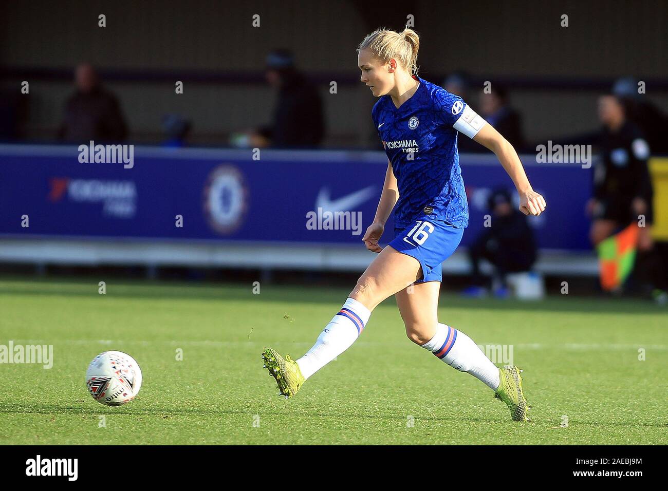 Kingston Upon Thames, Royaume-Uni. Le 08 mai 2019. Magdalena Eriksson de Chelsea Femmes en action. Barclays FA Womens superleague, Chelsea femmes v Manchester City femmes à la Cherry Red Records Stadium de Kingston upon Thames, Surrey le dimanche 8 décembre 2019. Cette image ne peut être utilisé qu'à des fins rédactionnelles. Usage éditorial uniquement, licence requise pour un usage commercial. Aucune utilisation de pari, de jeux ou d'un seul club/ligue/dvd publications. pic par Steffan Bowen/Andrew Orchard la photographie de sport/Alamy live news Crédit : Andrew Orchard la photographie de sport/Alamy Live News Banque D'Images