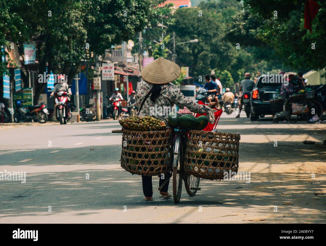 Hai Phong, Vietnam - Mai 28, 2016. Vendeur sur rue au centre-ville à Hai Phong, Vietnam. Hai Phong est une grande ville portuaire du nord-est Vietnam, voyage Banque D'Images