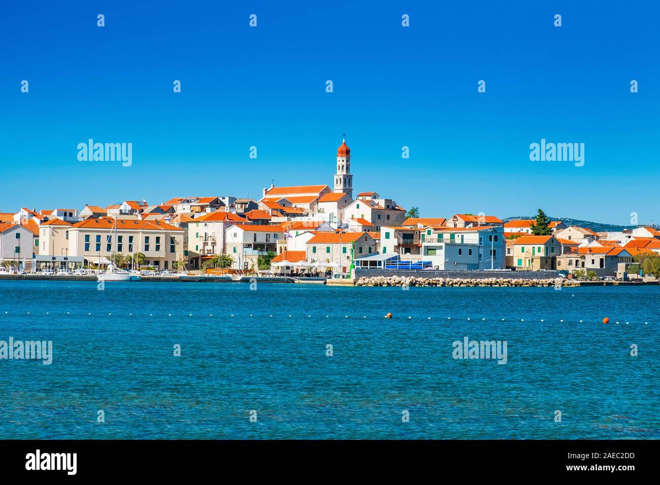 Côte Adriatique en Croatie, belle ville de Betina sur l''île de Murter dans Dalmatie Banque D'Images